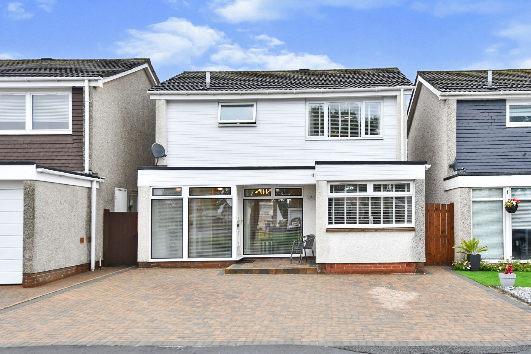 3 bedroom detached house for sale in Brodick Avenue, Kilwinning, KA13 6RL
