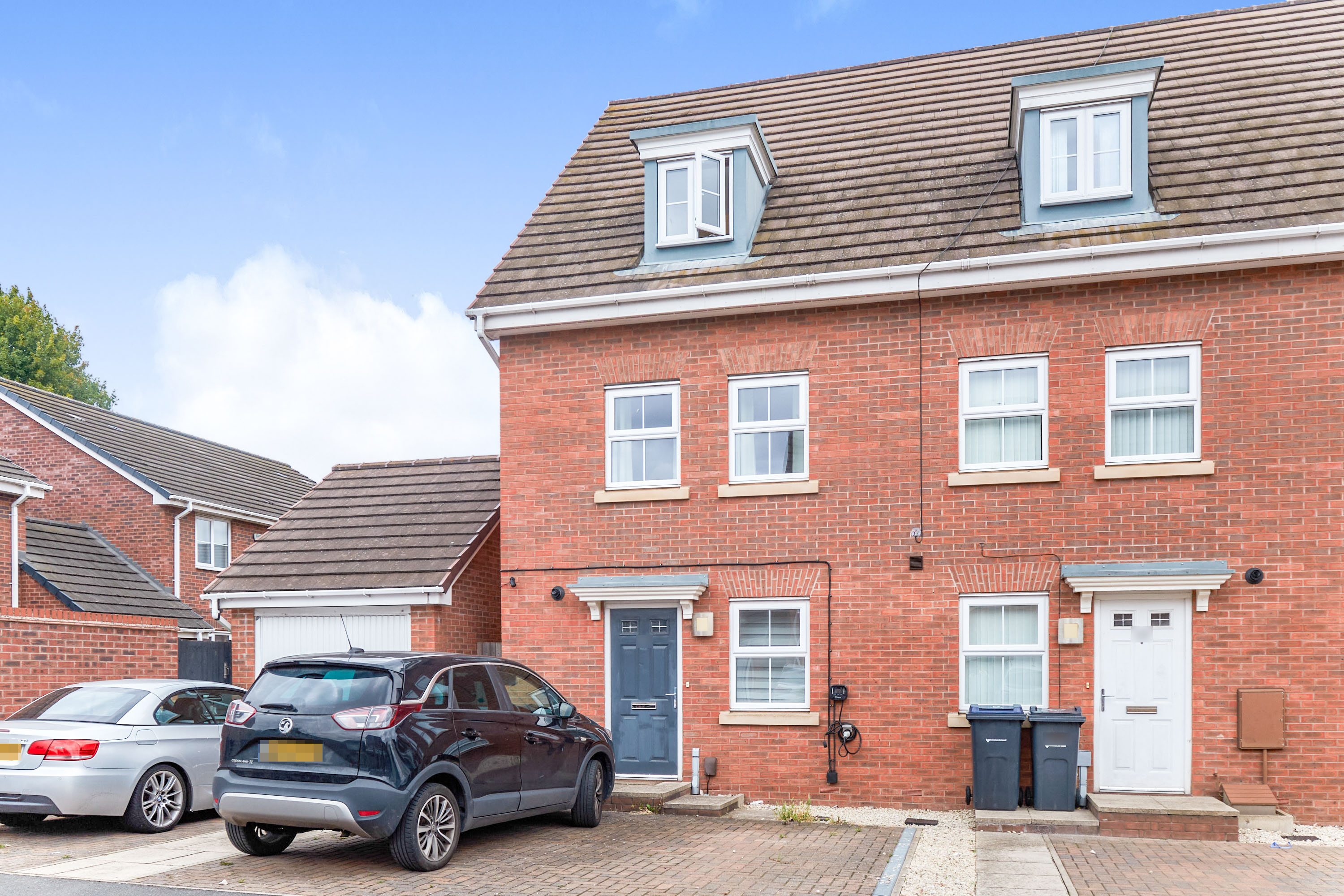 4 bedroom end of terrace house for sale in The Shardway, Birmingham