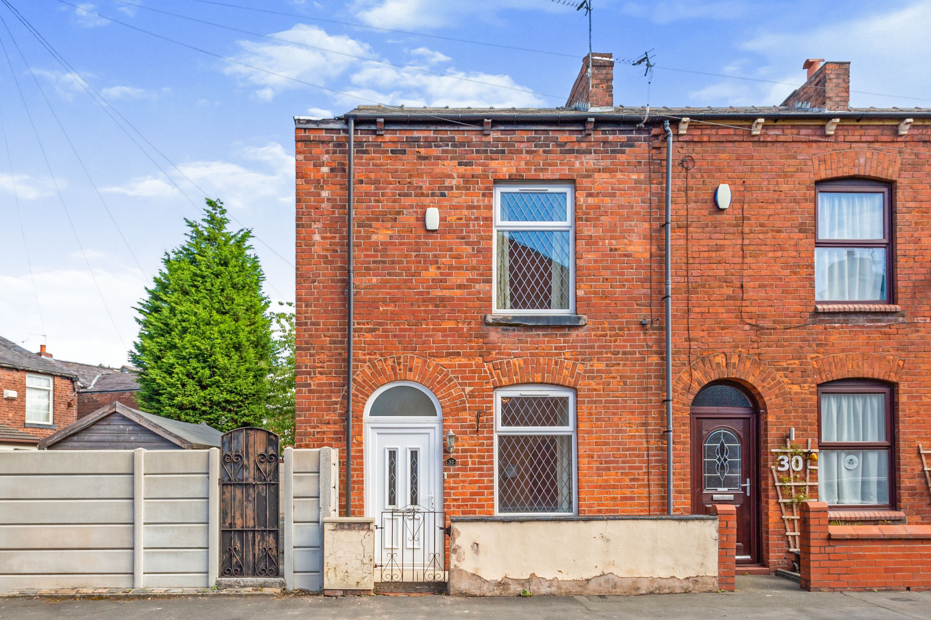 2 bedroom endterraced for sale in Derby Street, Failsworth, Manchester