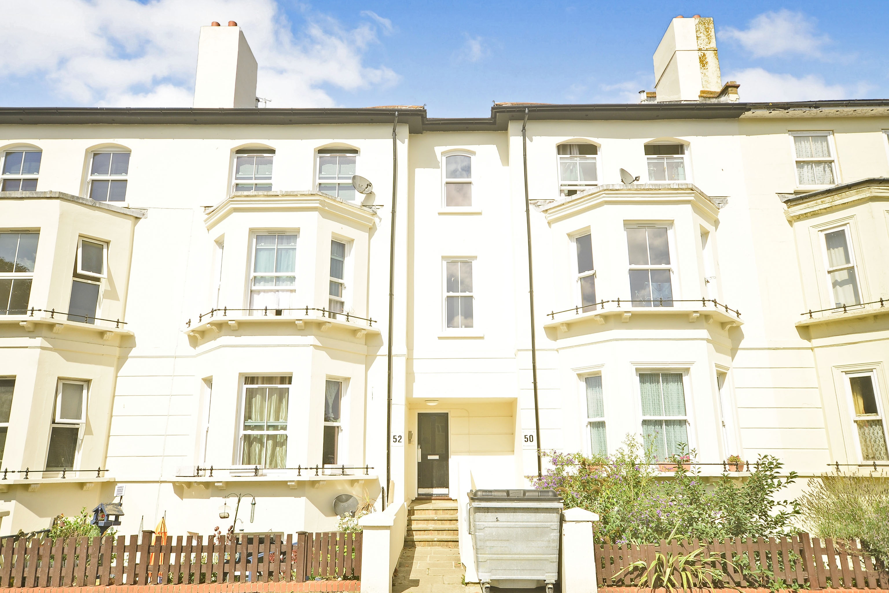 1 bedroom apartment for sale in Cheriton Road, Folkestone, CT20 1DD