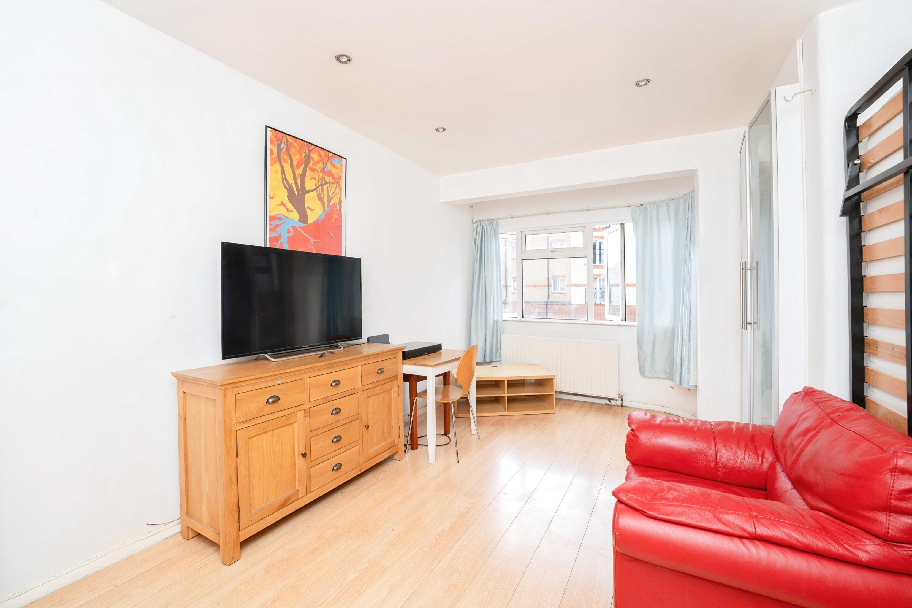 1 bedroom flat for sale in Ruislip Road East, Greenford, UB6 9BH
