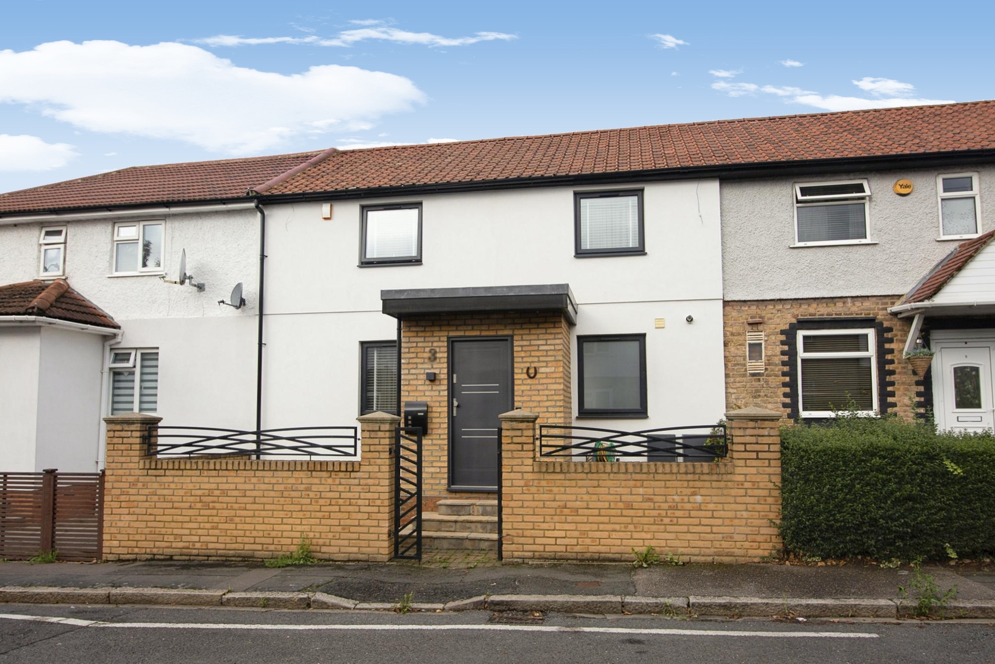 3 bedroom terraced house for sale in Stanhope Road, Greenford, UB6 9EE