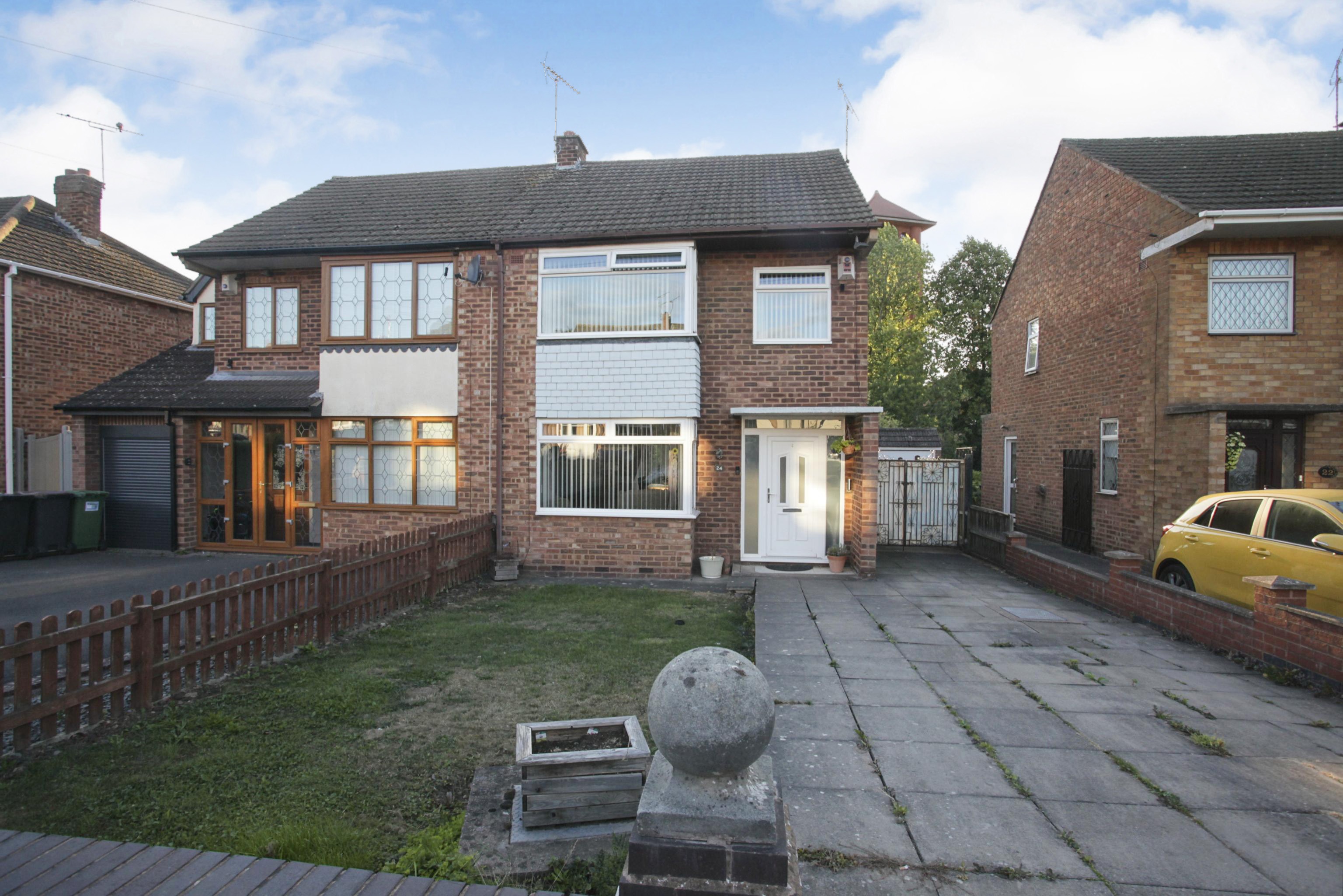 3 bedroom semidetached house for sale in Briardene Avenue, Bedworth