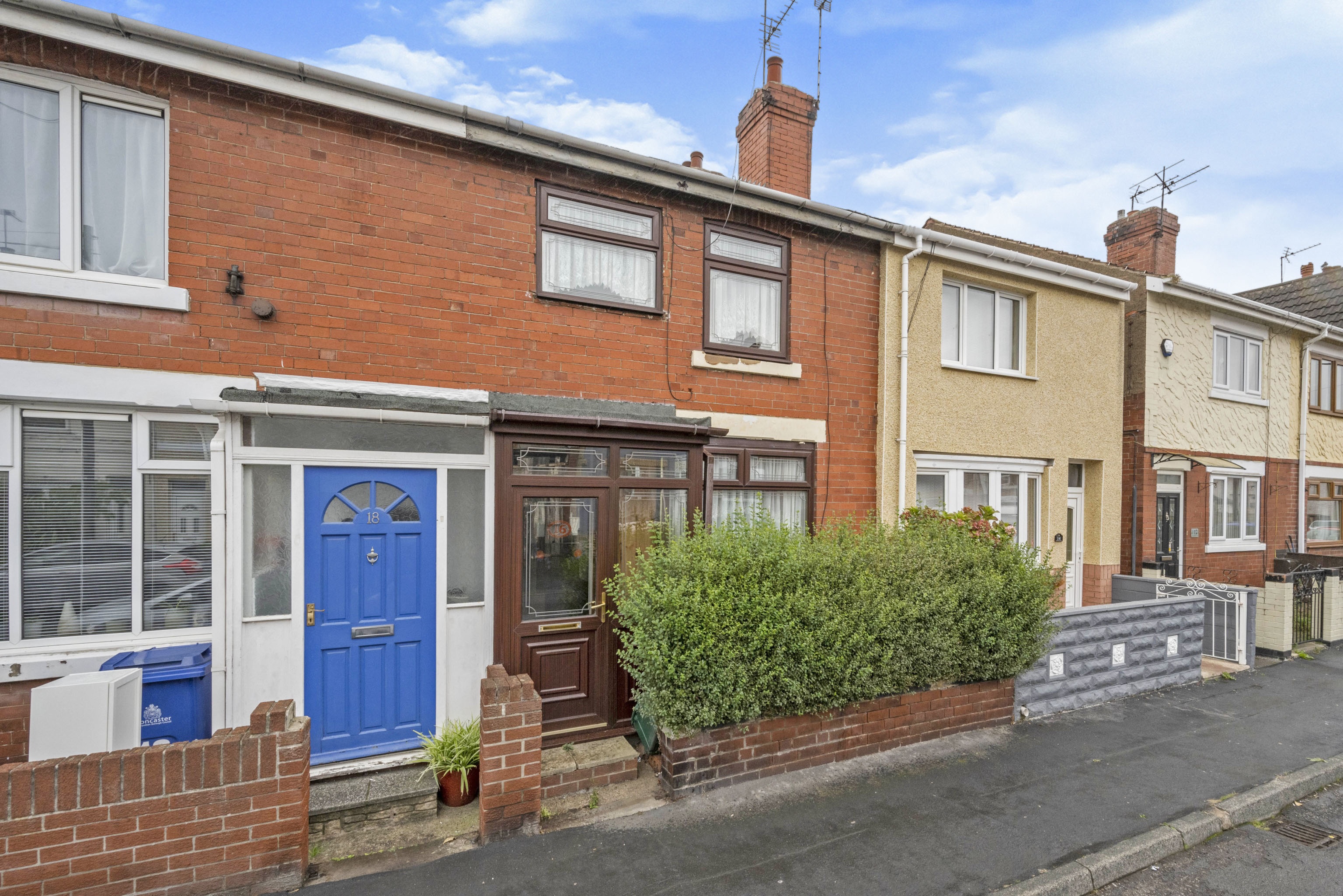 3 bedroom terraced house for sale in Queens Road, Askern, Doncaster
