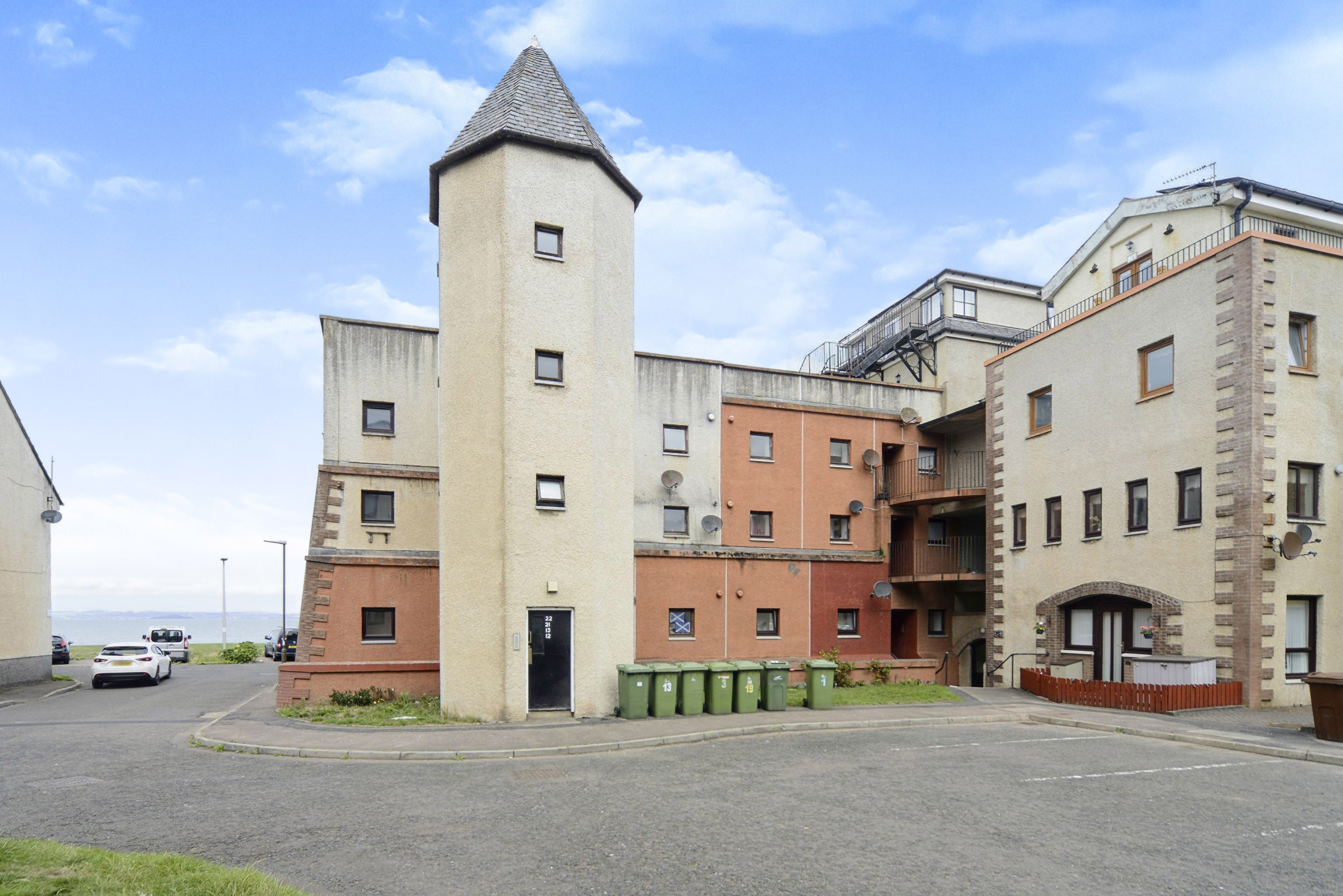 2 bedroom flat for sale in Fowlers Court, Prestonpans, EH32 9AT