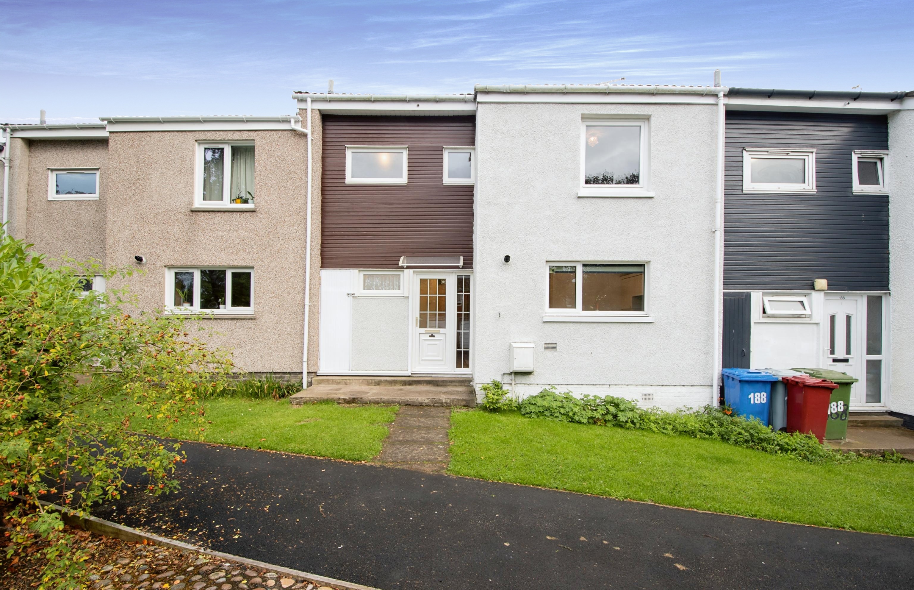 3 bedroom terraced house for sale in Troon Avenue, Glasgow, G75 8TJ