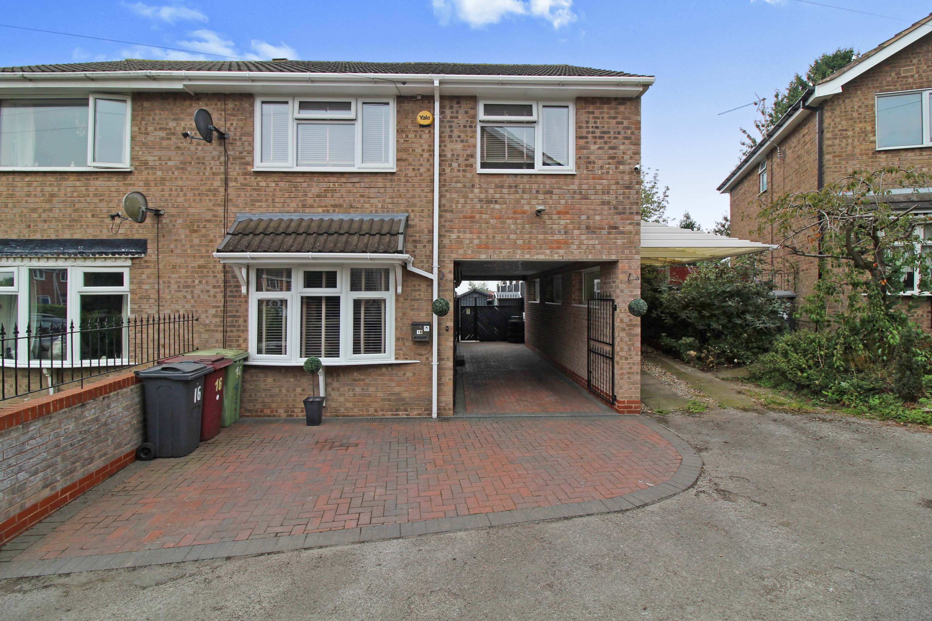 4 bedroom semidetached house for sale in Warren Close, Pilsley, Chesterfield, S45 8ES