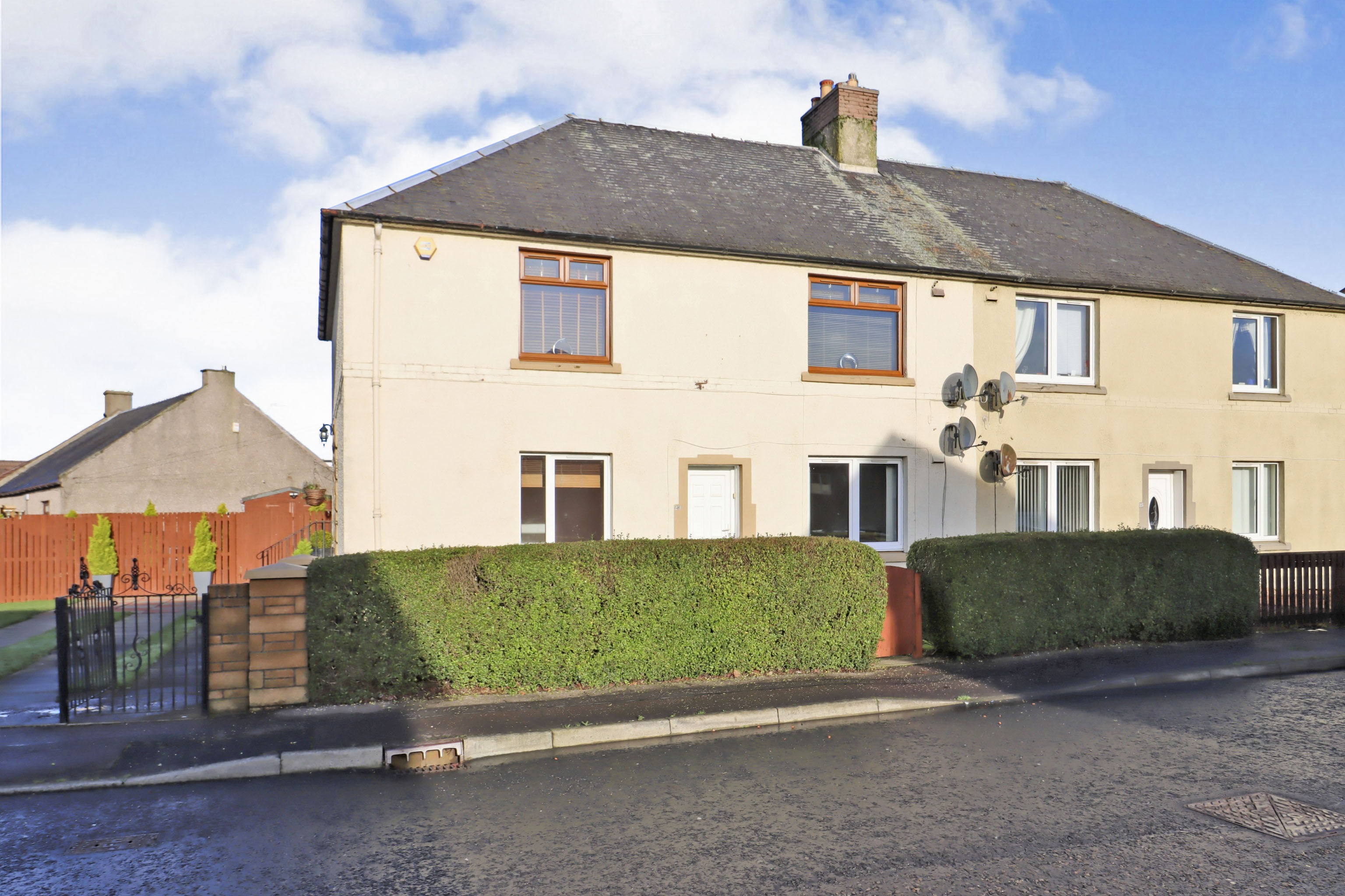 2 bedroom ground floor flat for sale in Thistle Street, Cowdenbeath, KY4 8NF