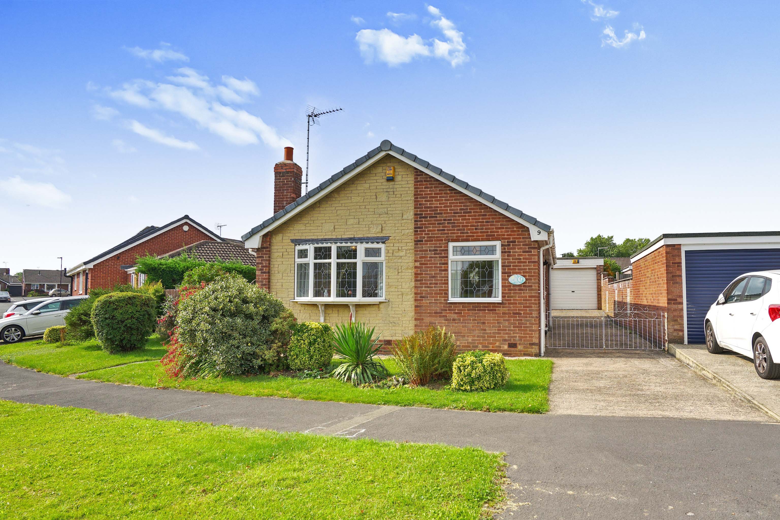 3 bedroom detached bungalow for sale in Nathan Drive, Sheffield, S20 7LX