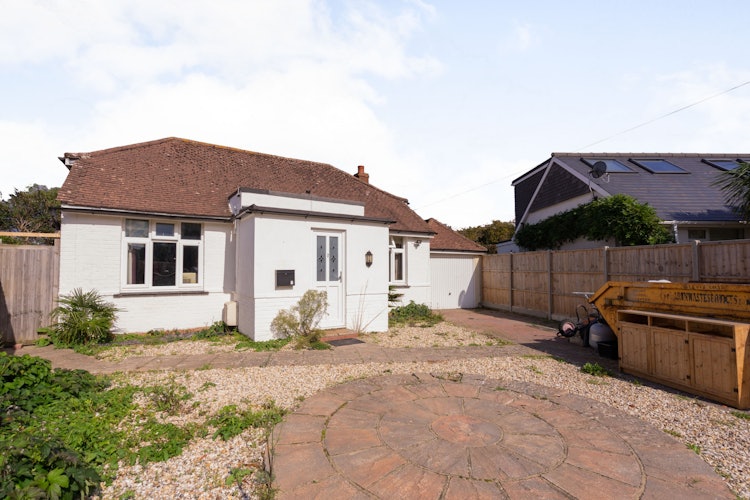 3 bedroom detached bungalow