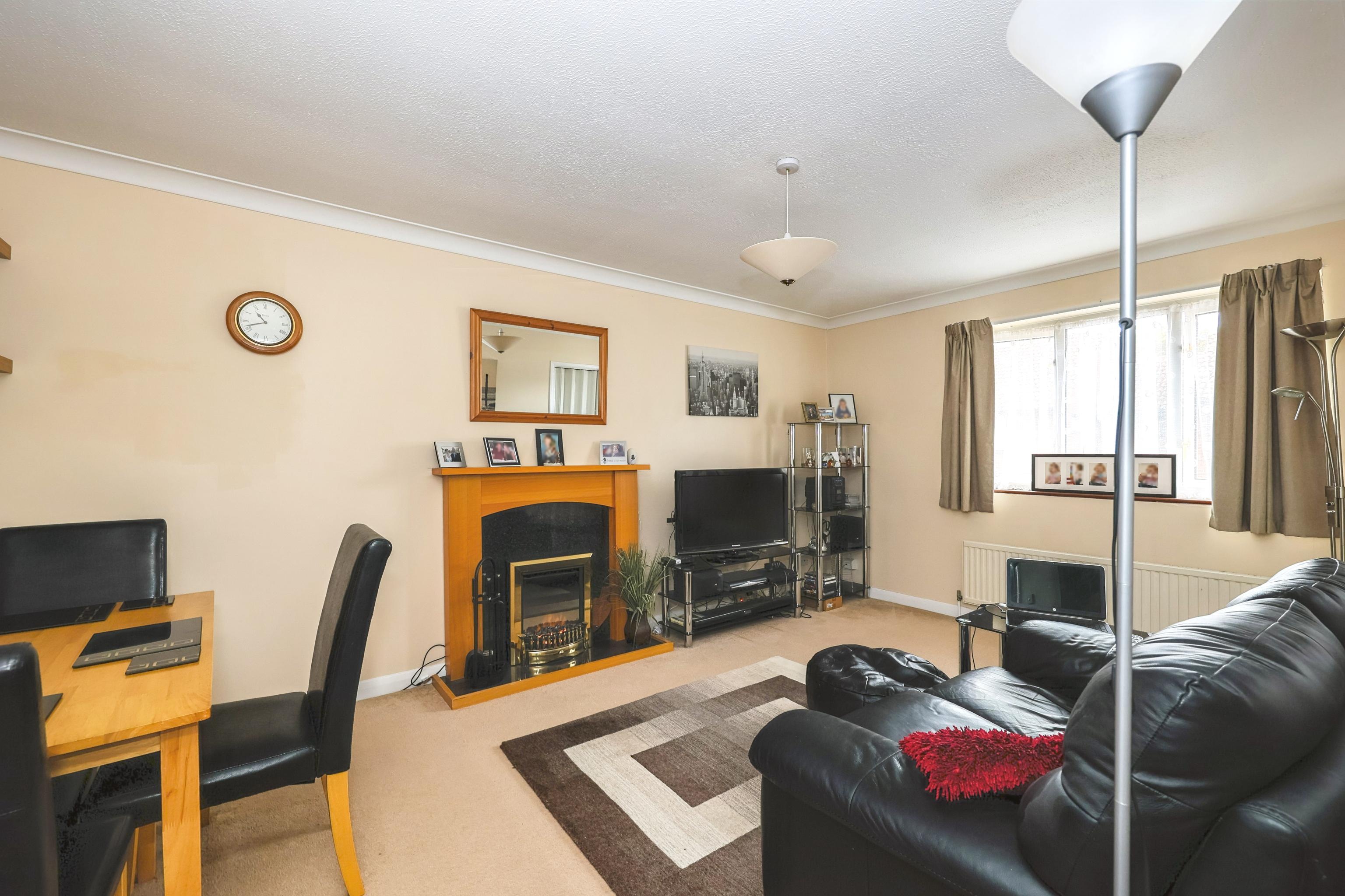 2 bedroom flat for sale in Jubilee Road, Waterlooville, PO7 7QX