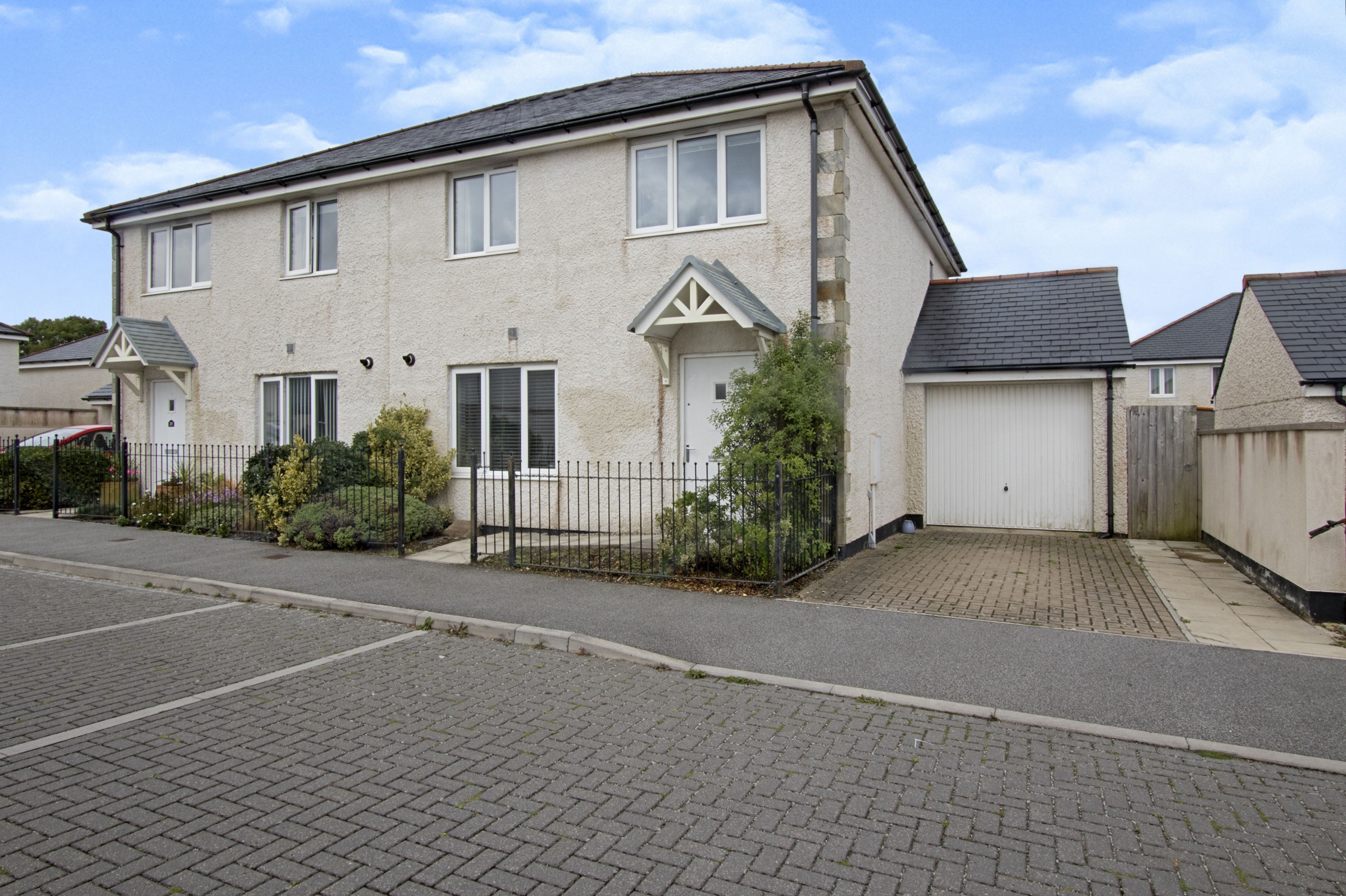 4 Bedroom Semi Detached House For Sale In Penwethers Crescent Truro