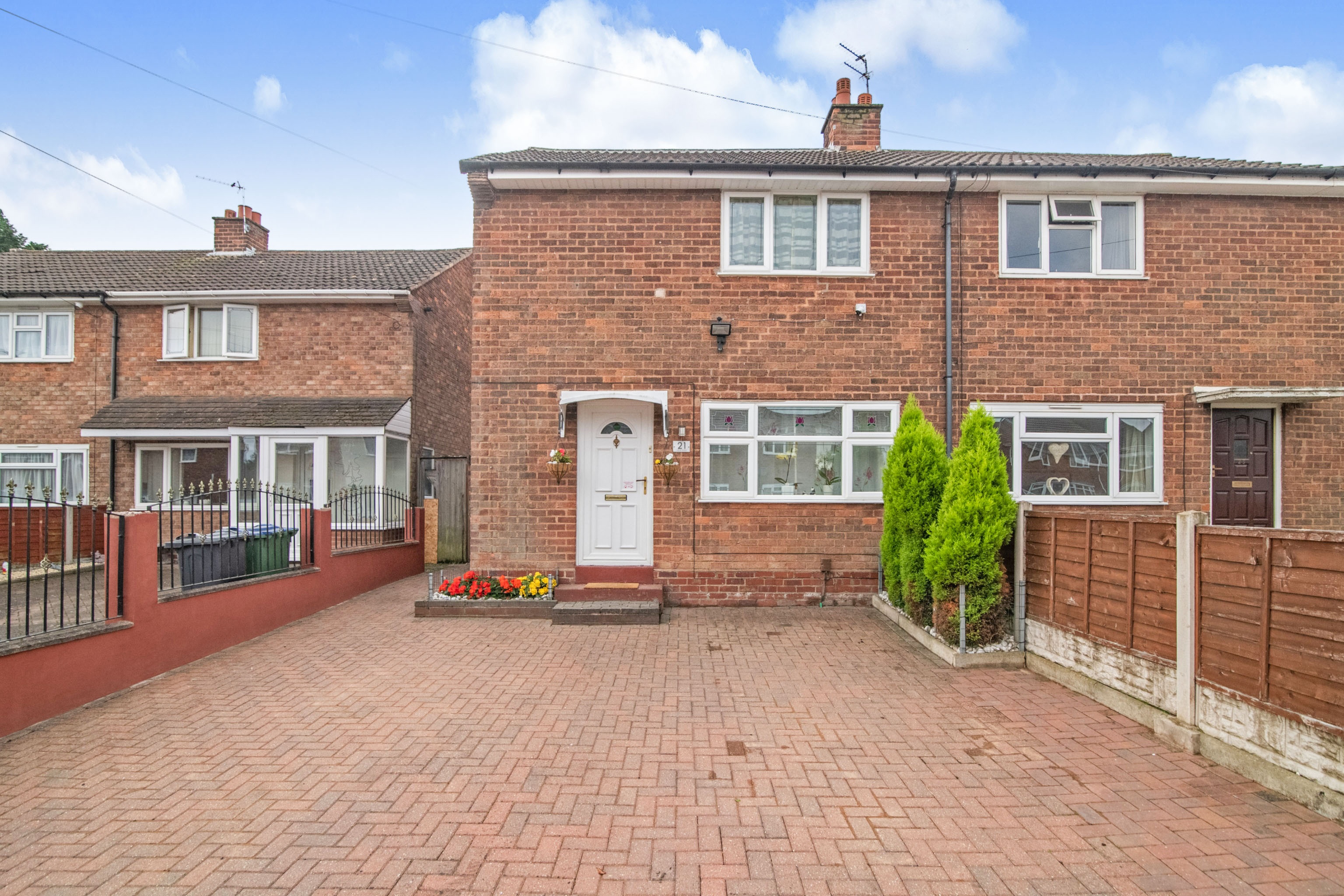 2 bedroom semidetached house for sale in Falcon Road, Oldbury, B68 8AU