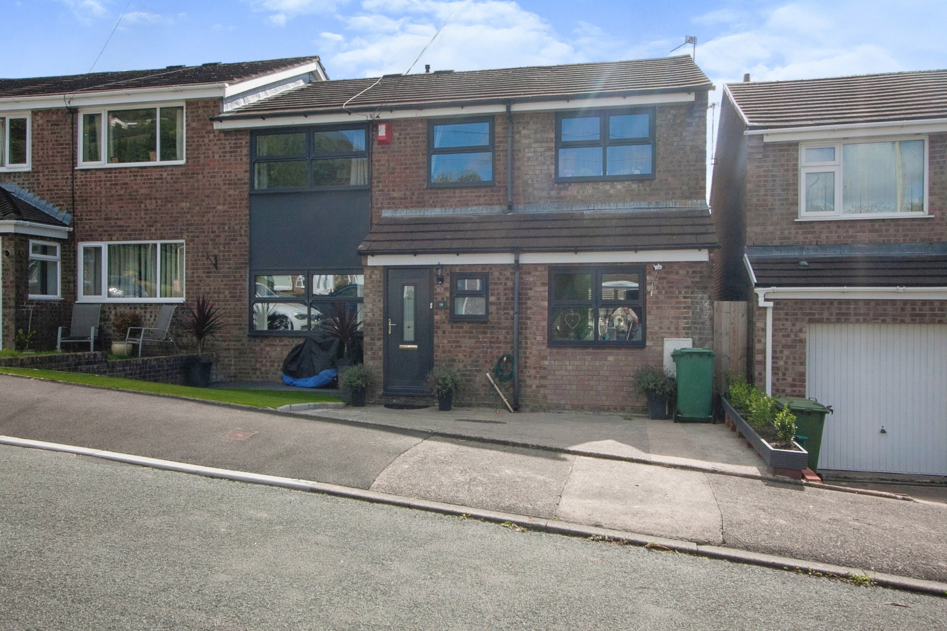 4 bedroom semidetached house for sale in Chartist Road, Llantrisant