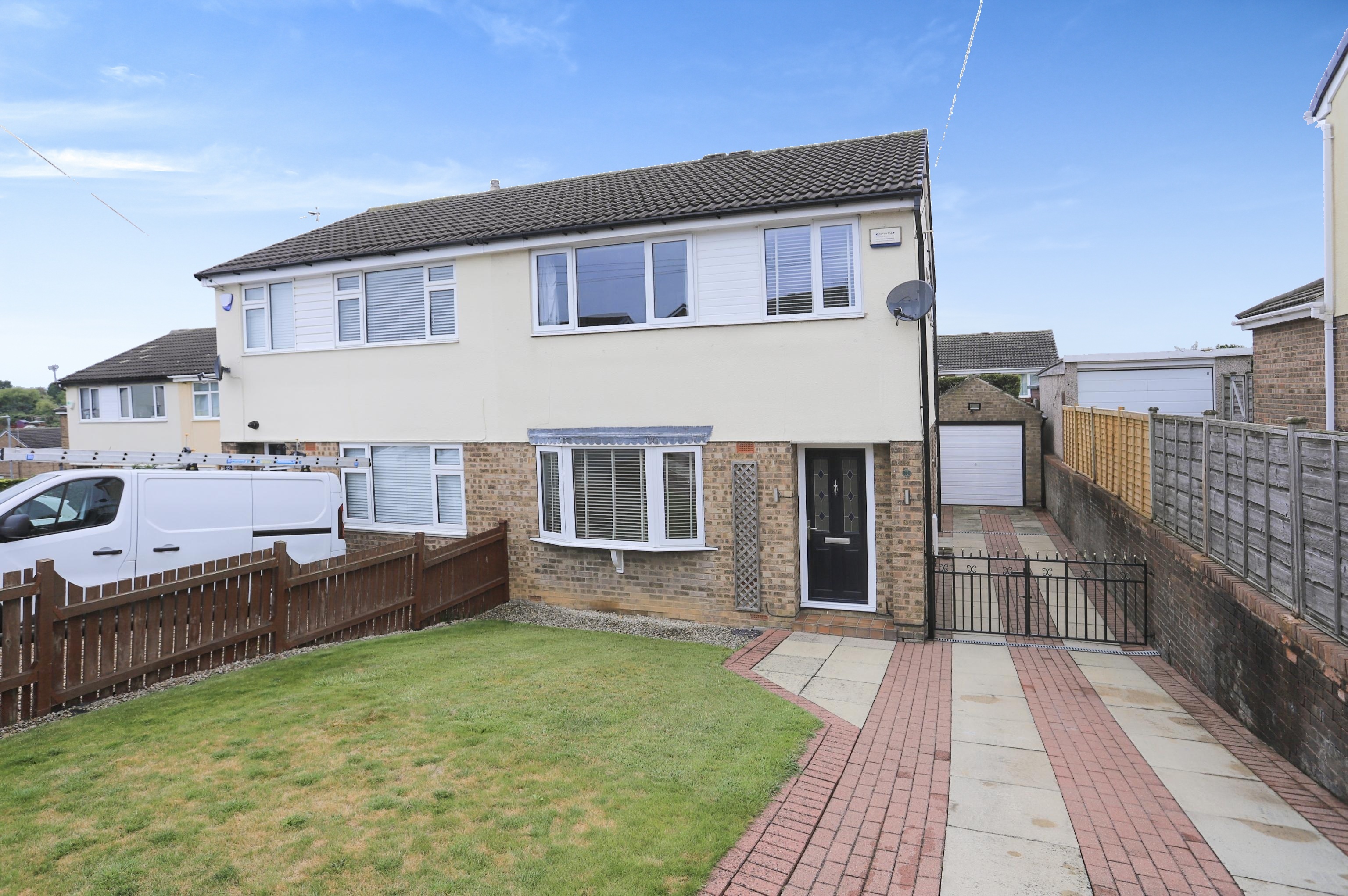 3 bedroom semidetached house for sale in Sandgate Drive, Kippax, LS25 7EX