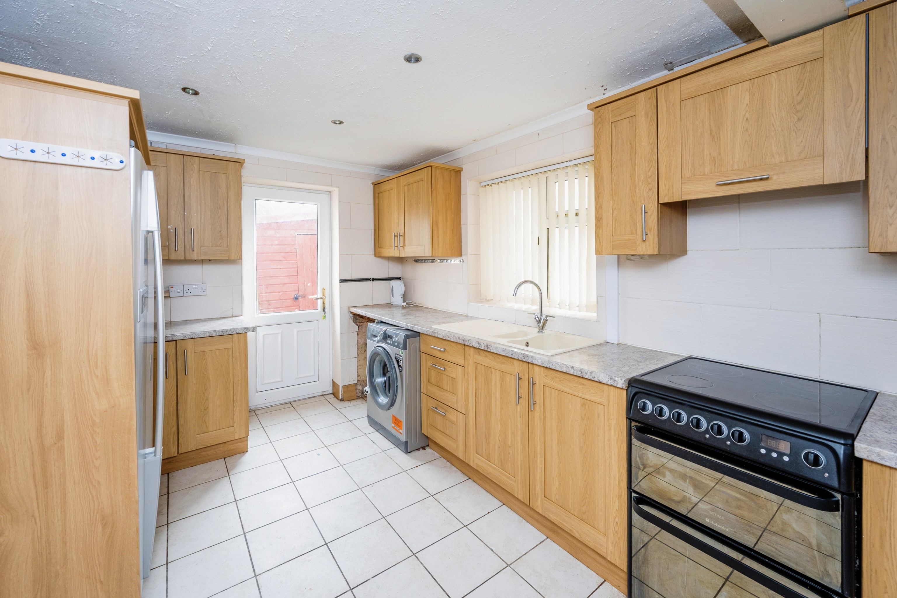 3 Bedroom Semi-detached House For Sale In Hardie Green, Blackfords 