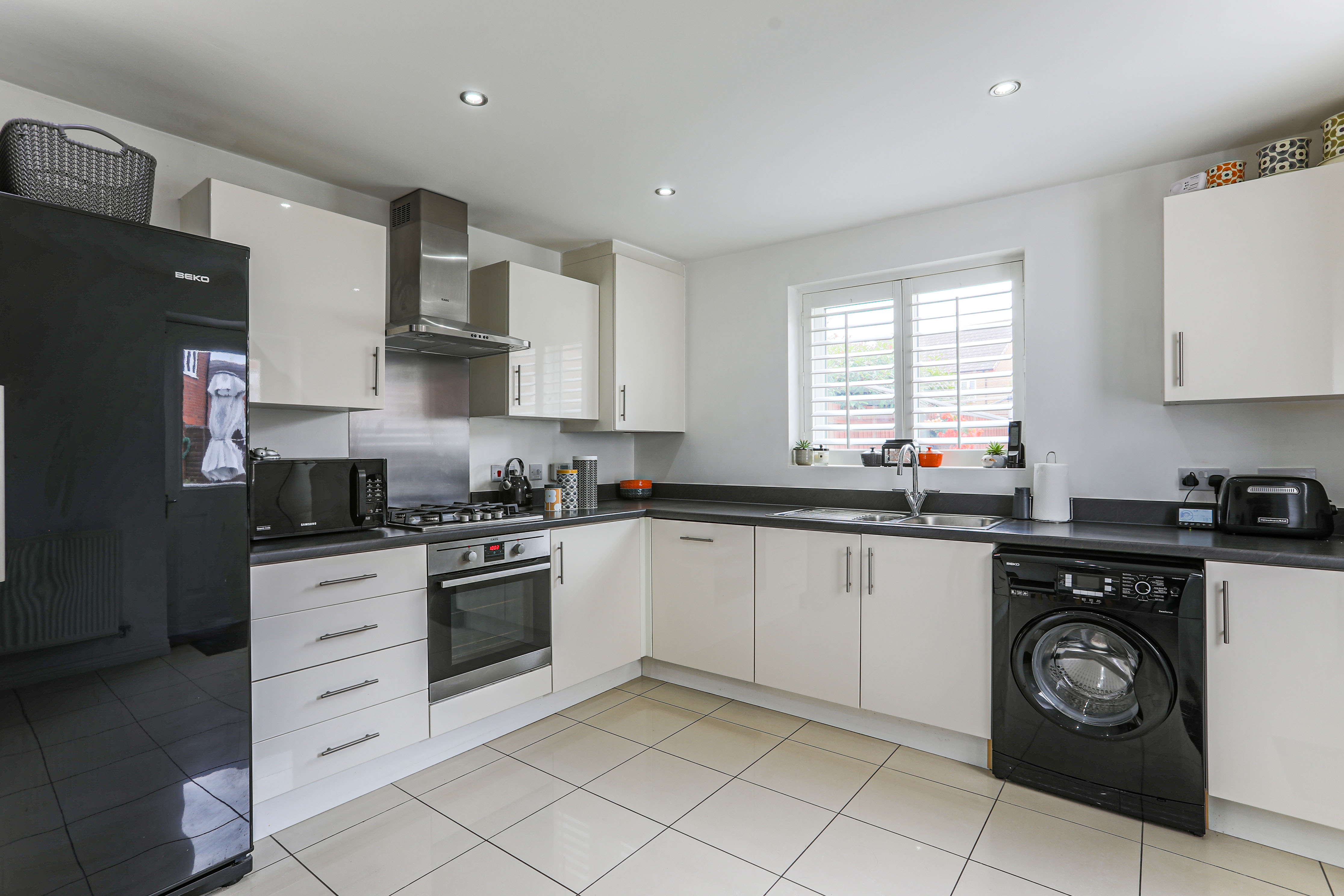 4 bedroom detached house for sale in Wisteria Drive, Evesham, WR11 3GD