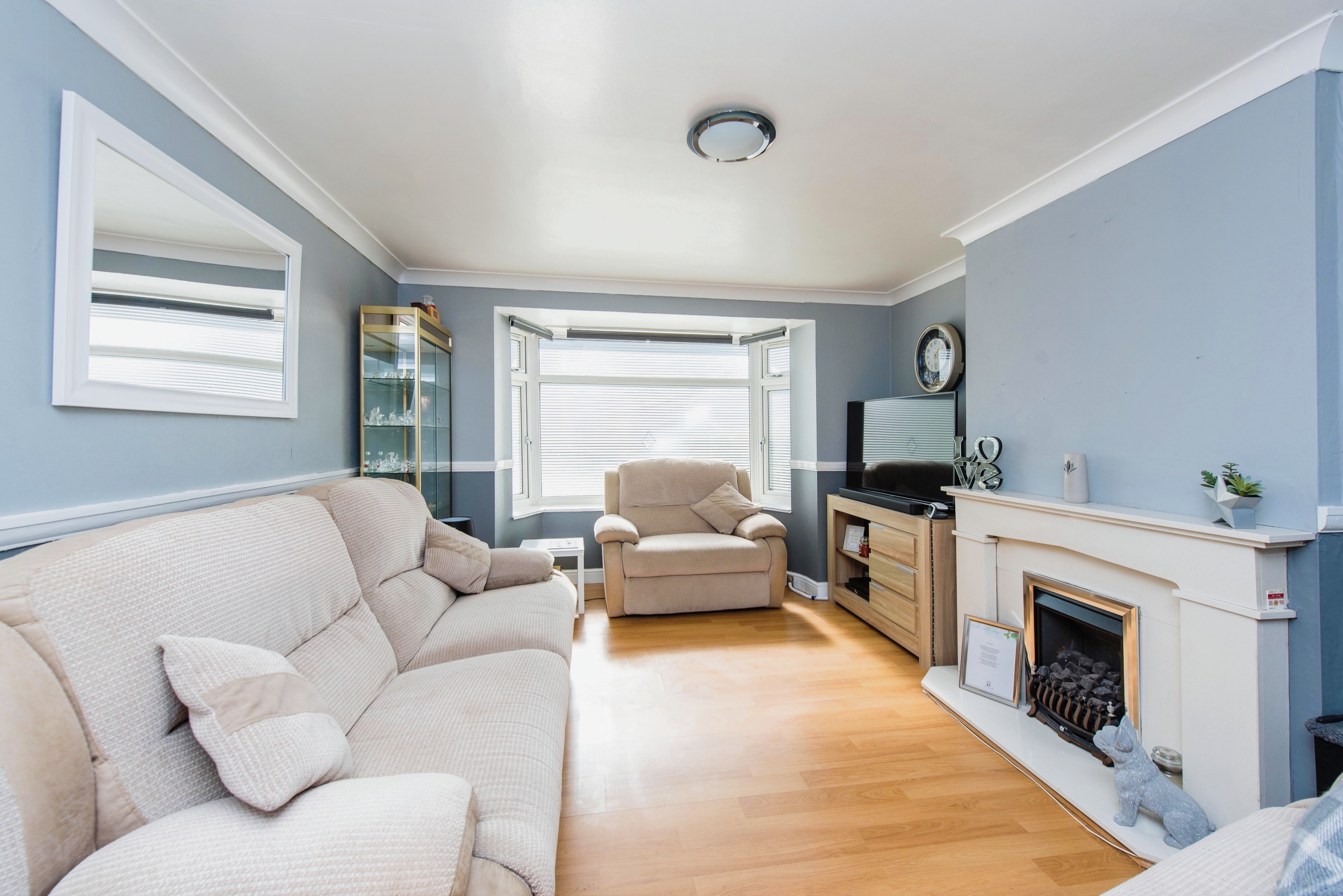 3 bedroom semidetached house for sale in Attlee Road, Hayes, UB4 9JE