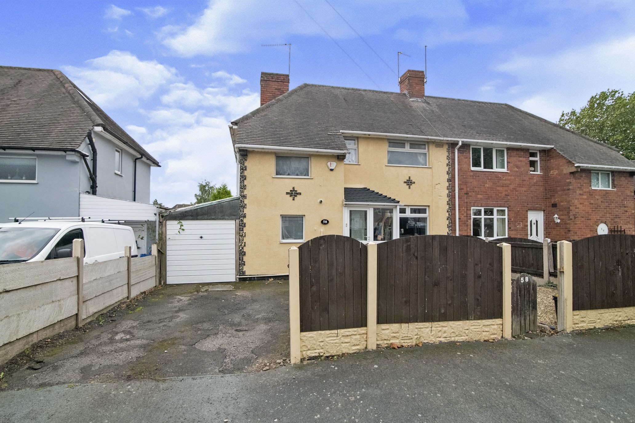 3 bedroom semidetached house for sale in Tiled House Lane, Brierley