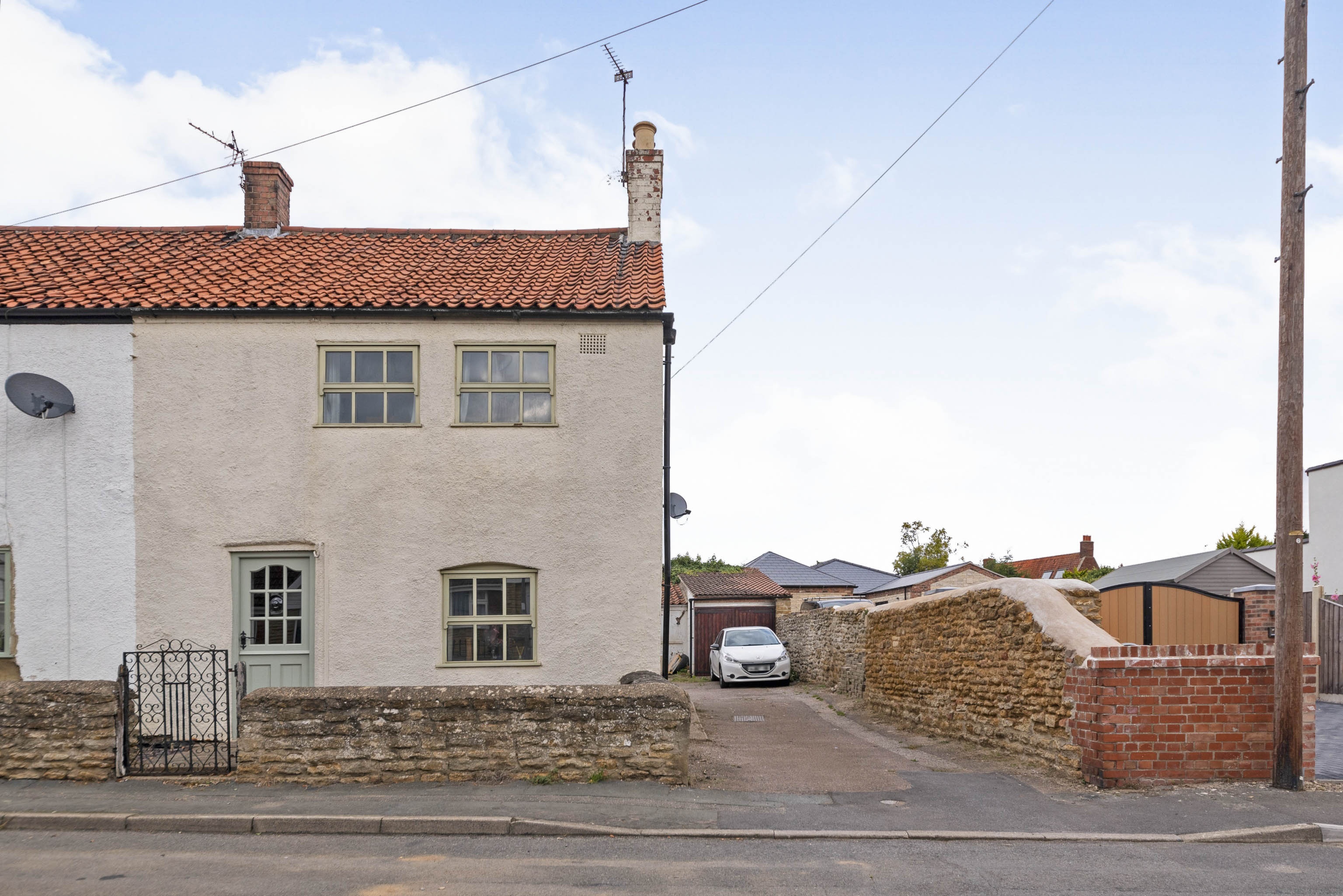 2 bedroom cottage for sale in Pond Street, Great Gonerby, Grantham, NG31 8LL