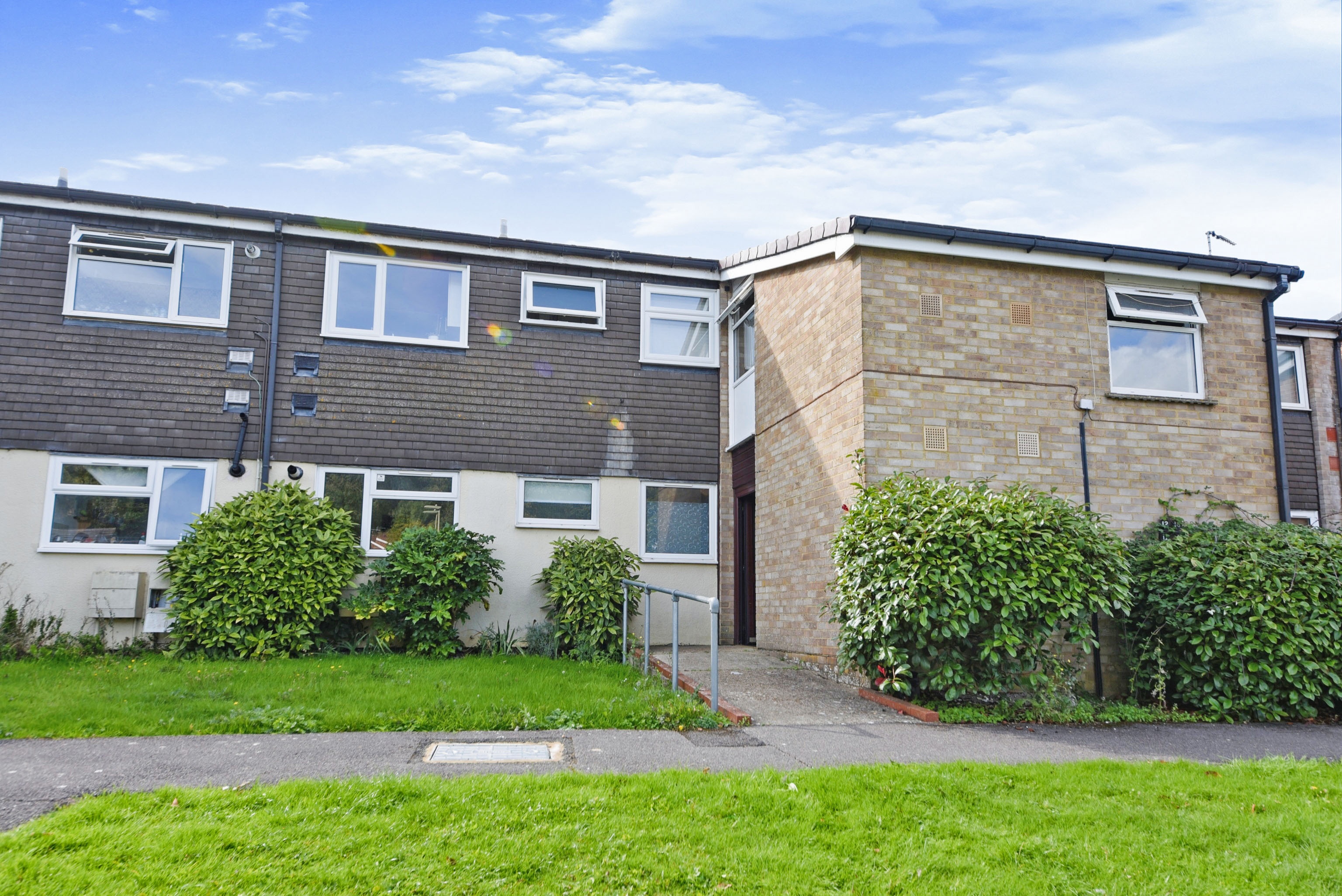 2 bedroom ground floor flat for sale in Sherborne St. John, Basingstoke