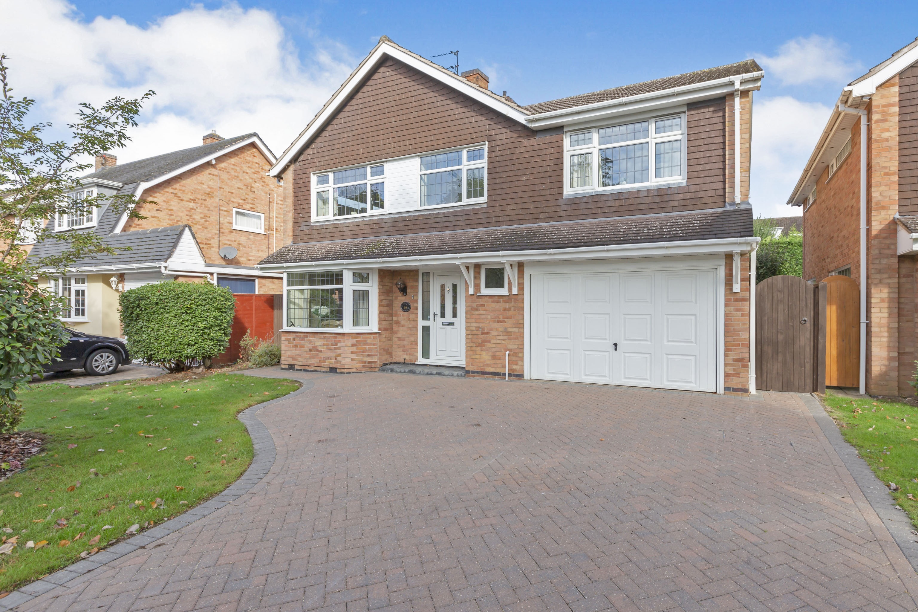 4 bedroom detached house for sale in Kelmarsh Avenue, Wigston, LE18 3QW