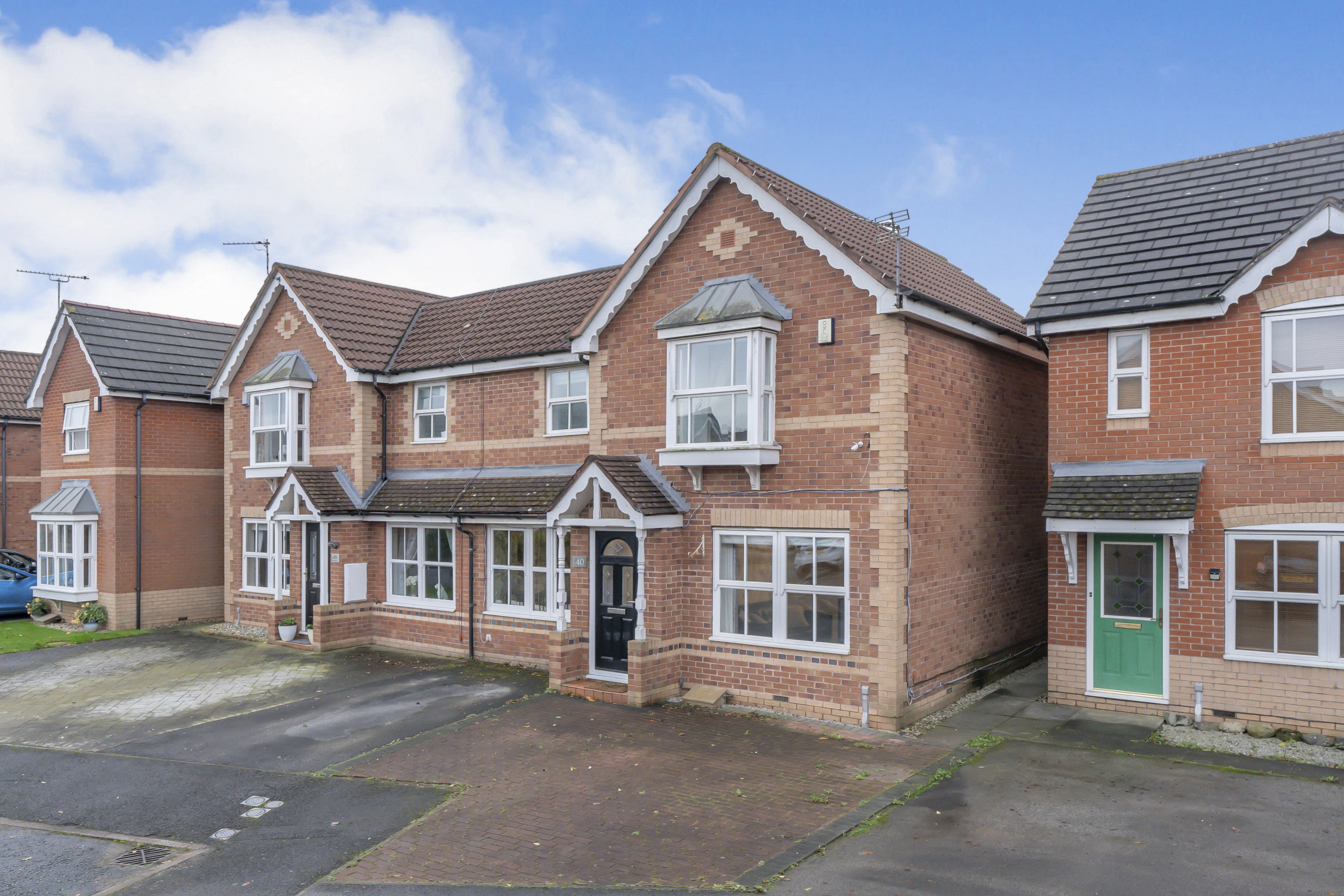 4 bedroom semidetached house for sale in Elmsett Close, Warrington