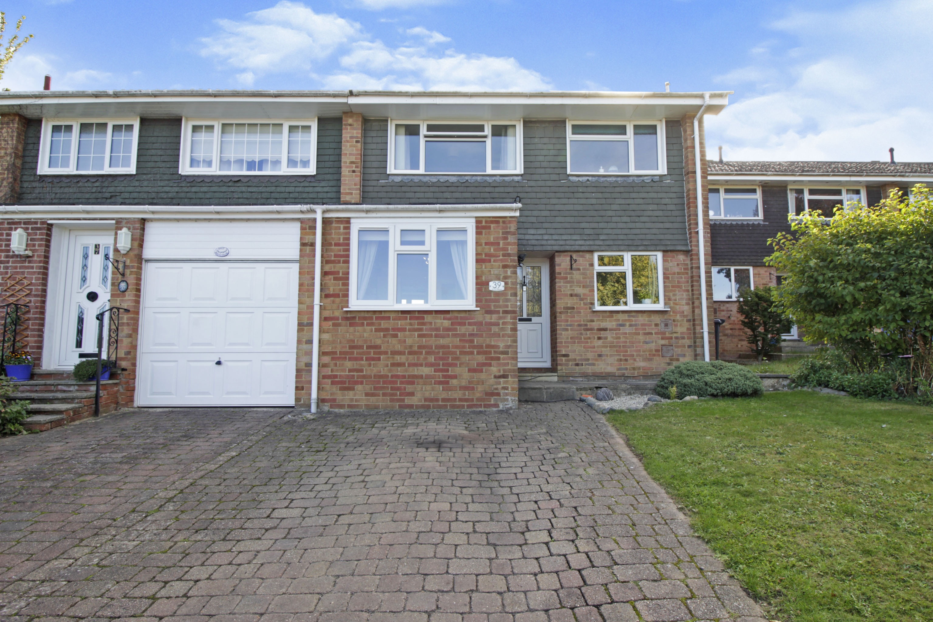 4 bedroom semidetached house for sale in Britten Road, Basingstoke, RG22 4HN