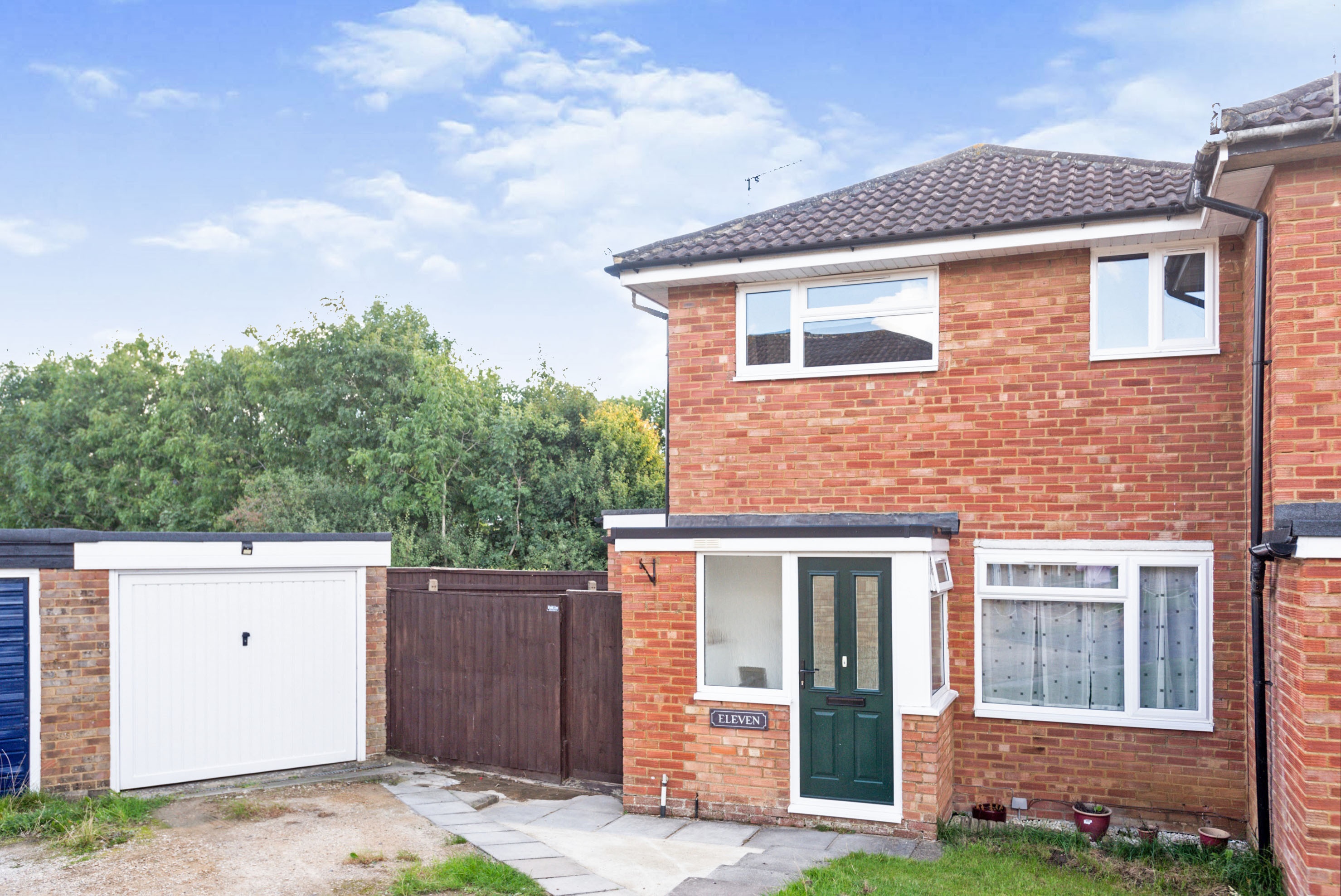 3 bedroom end of terrace house for sale in Chepstow Close, Swindon, SN5 8BP
