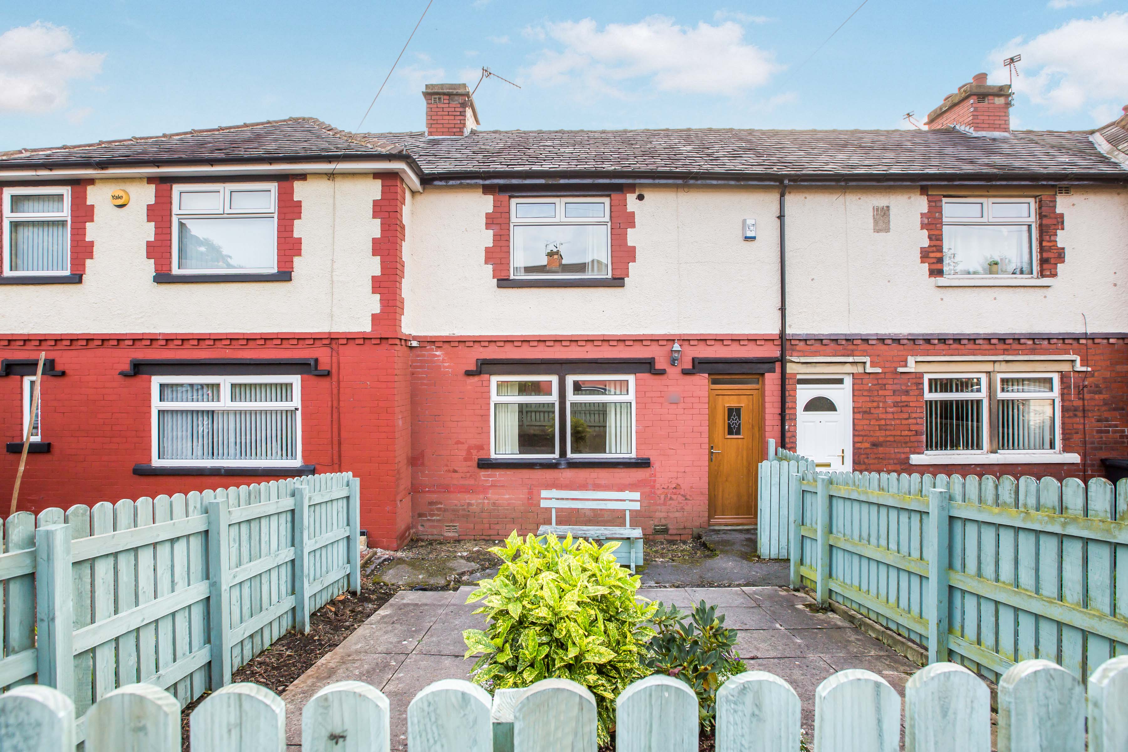 2 bedroom terraced house for sale in Beechwood Drive, Halifax, HX2 9AS