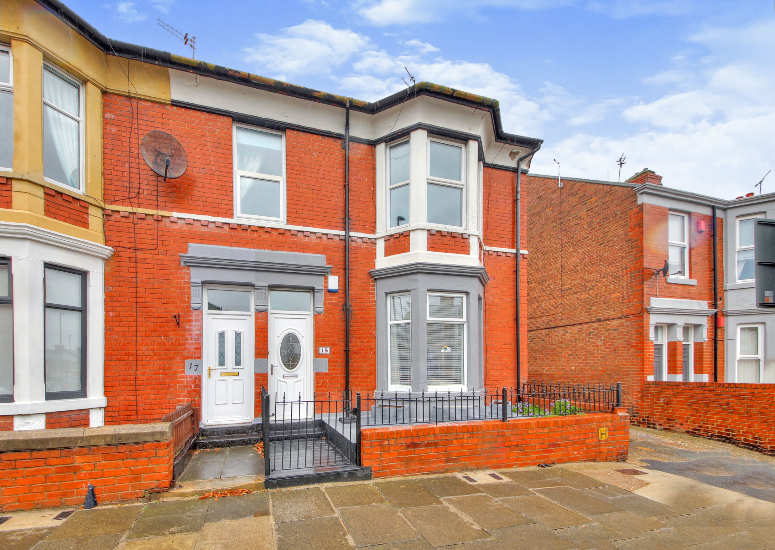 3 bedroom flat for sale in Queen Alexandra Road, North Shields, NE29 9AS
