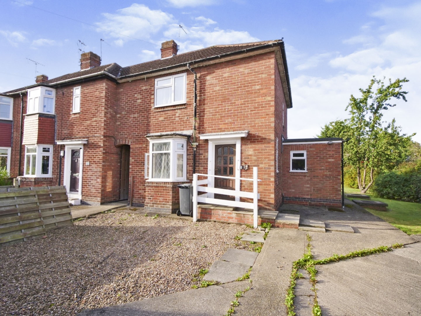 2 bedroom semidetached house for sale in Lilling Avenue, York, YO31 9AU