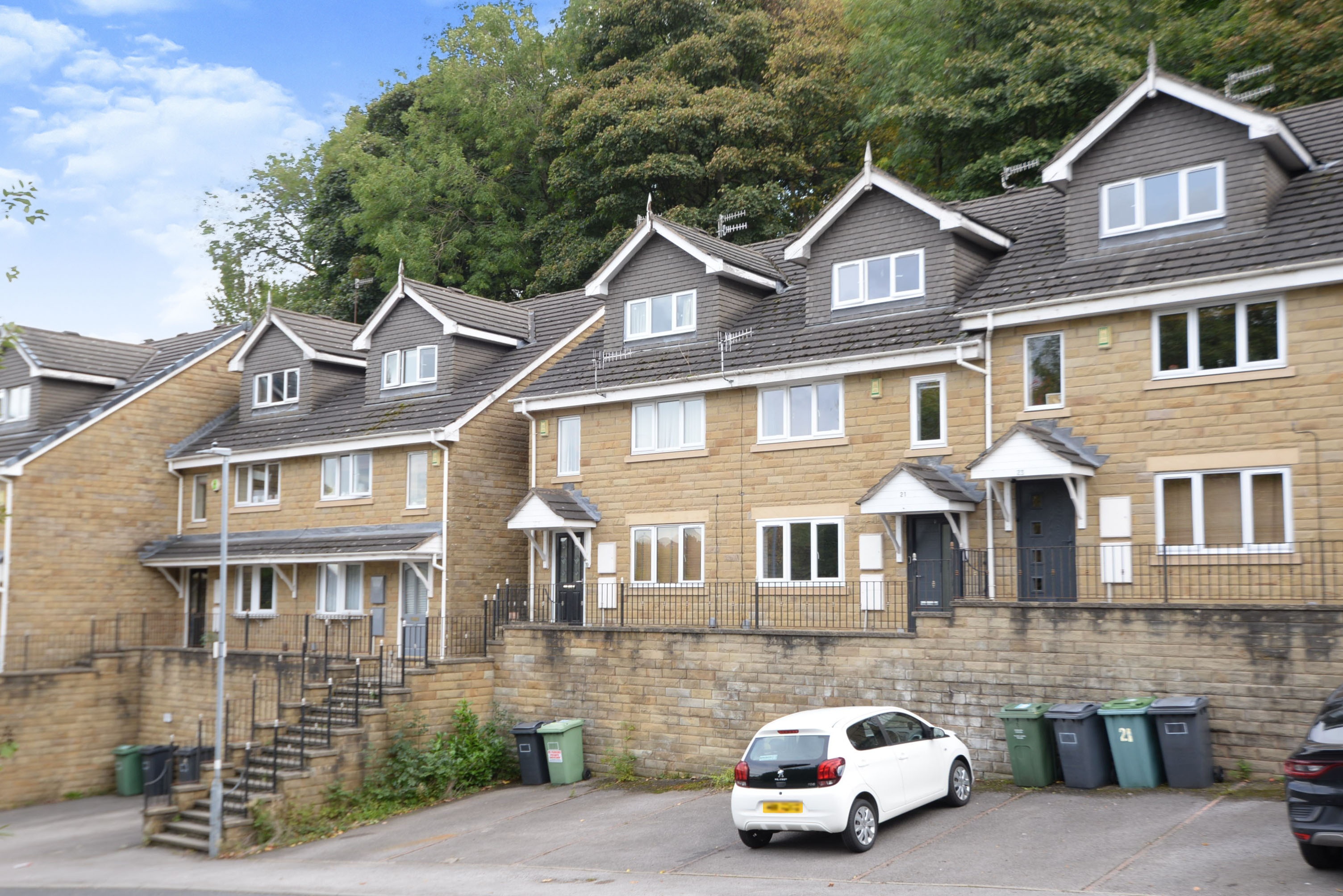 3 bedroom town house for sale in Martin Bank Wood, Huddersfield, HD5 8LJ