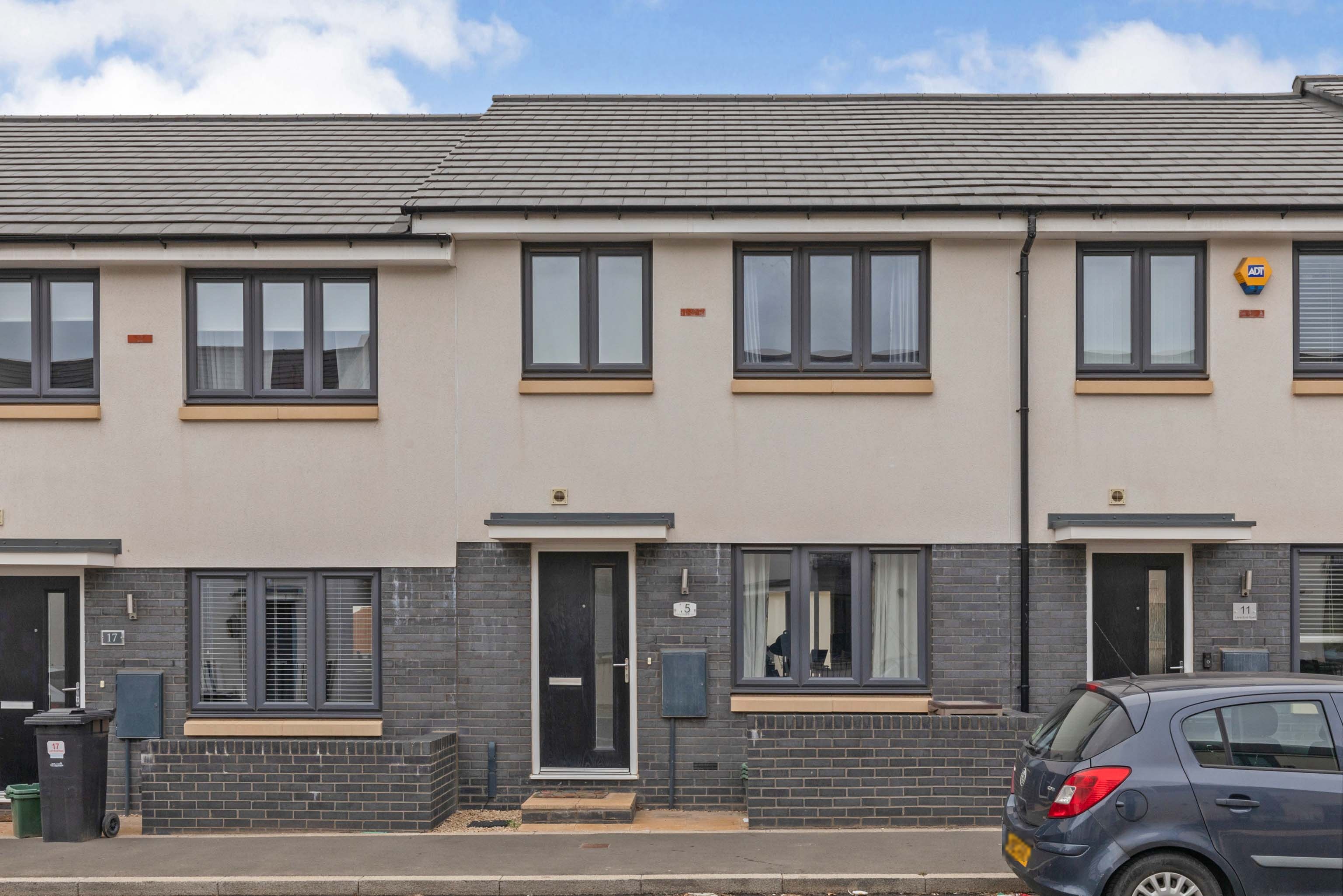 3 bedroom terraced house for sale in Lane End Road, Bristol, BS34 5US