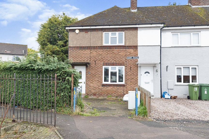 3 bedroom end of terrace house for sale in Dart Road, Cheltenham, GL52 5QN