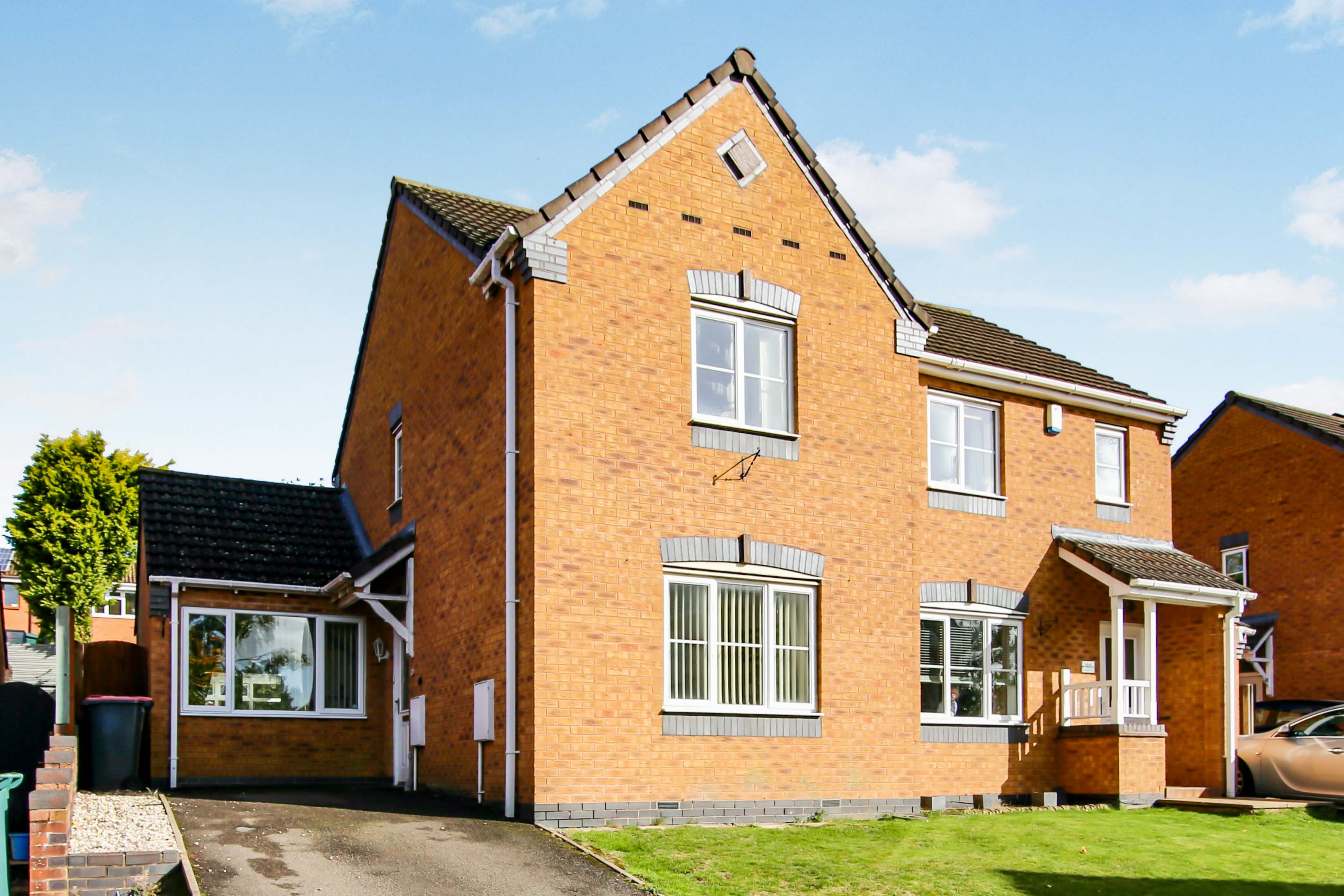 2 bedroom semidetached house for sale in Arundel Close, Telford, TF3 2LX