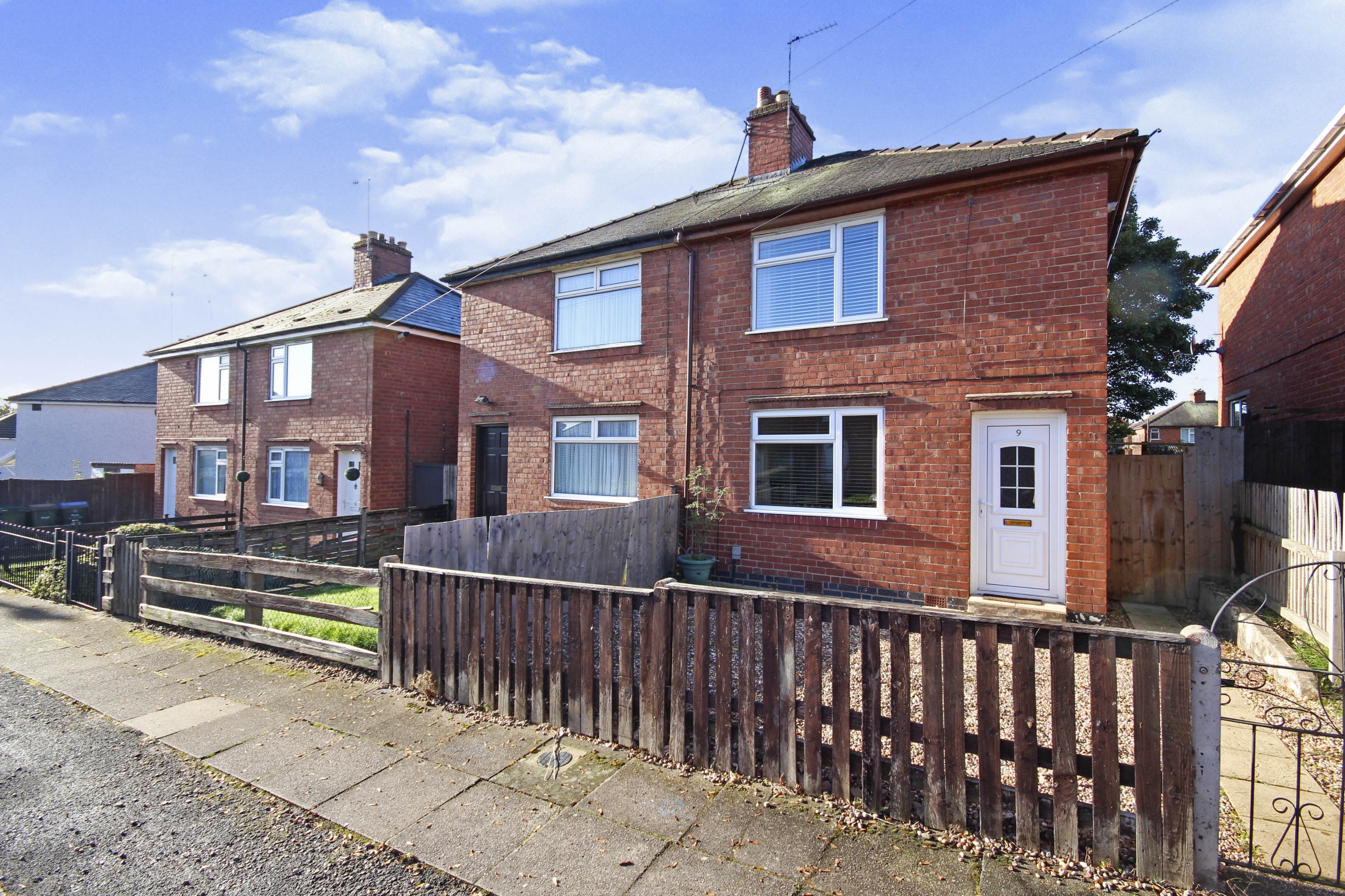 2 bedroom semidetached house for sale in Miles Meadow, Coventry, CV6 7HP