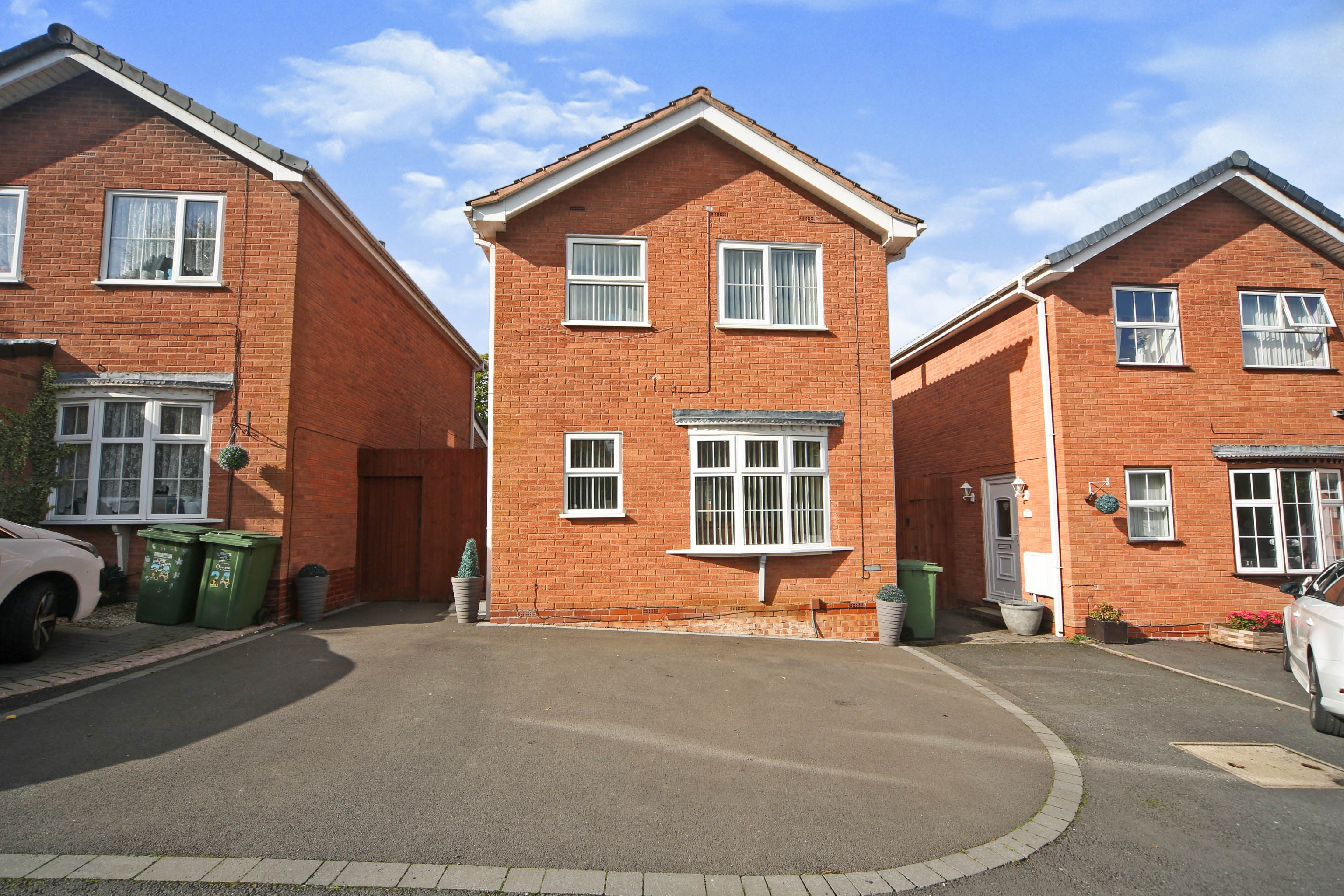 3 bedroom detached house for sale in Painswick Close, Redditch, B98 7XU