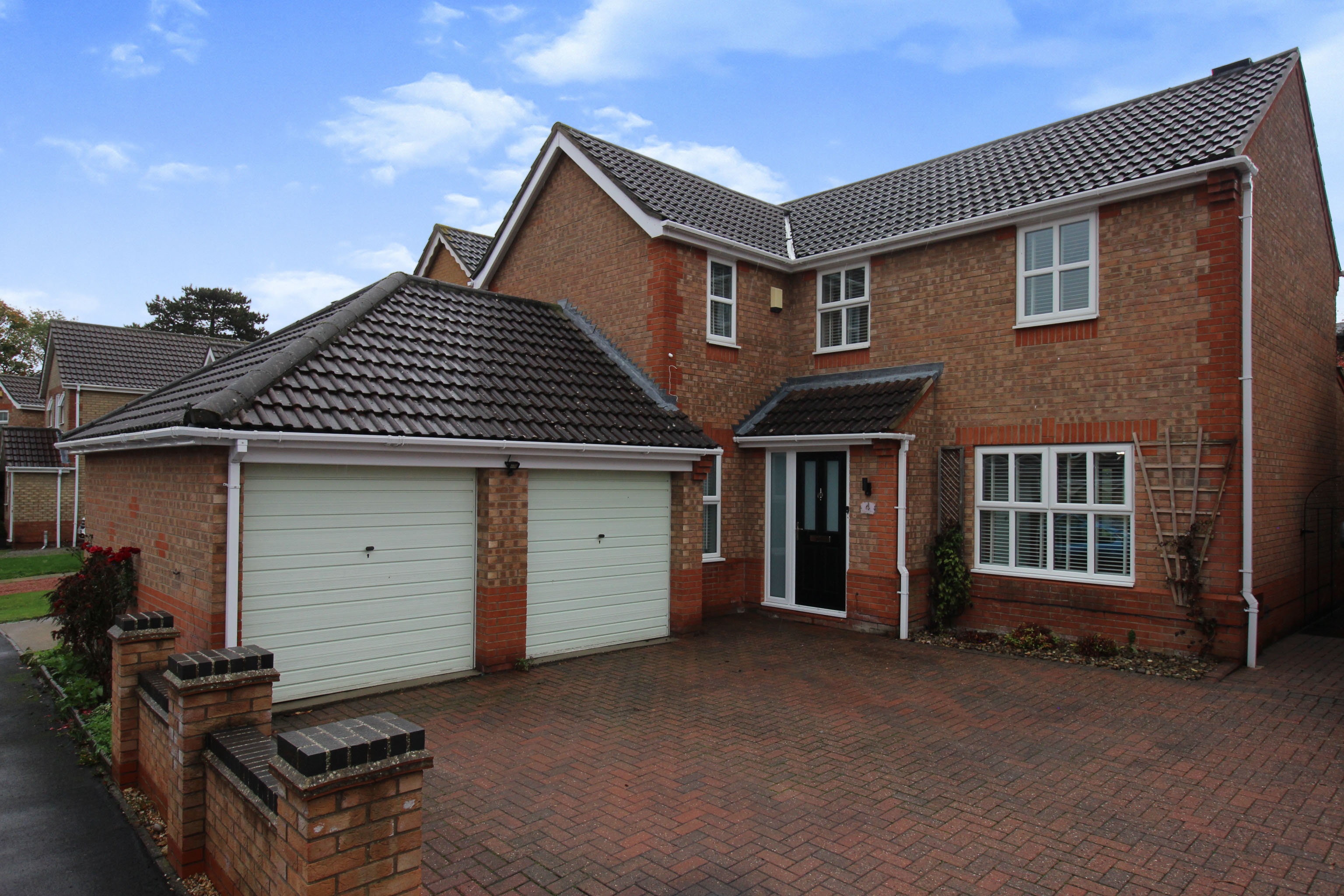 4 bedroom detached house for sale in Kenyon Close, Heighington, LN4 1GJ