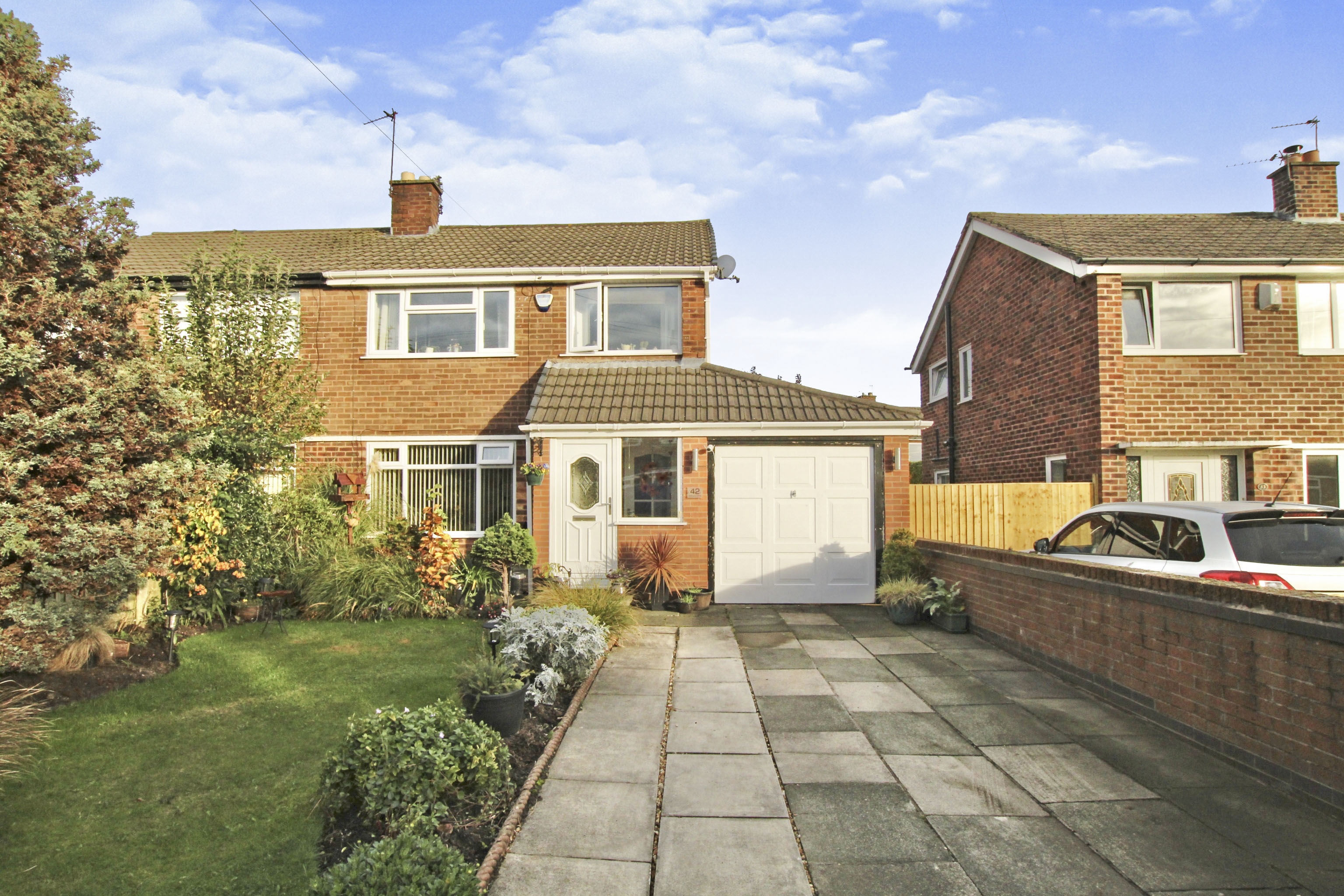 3 bedroom semidetached house for sale in Arlington Drive, Warrington, WA5 2QG