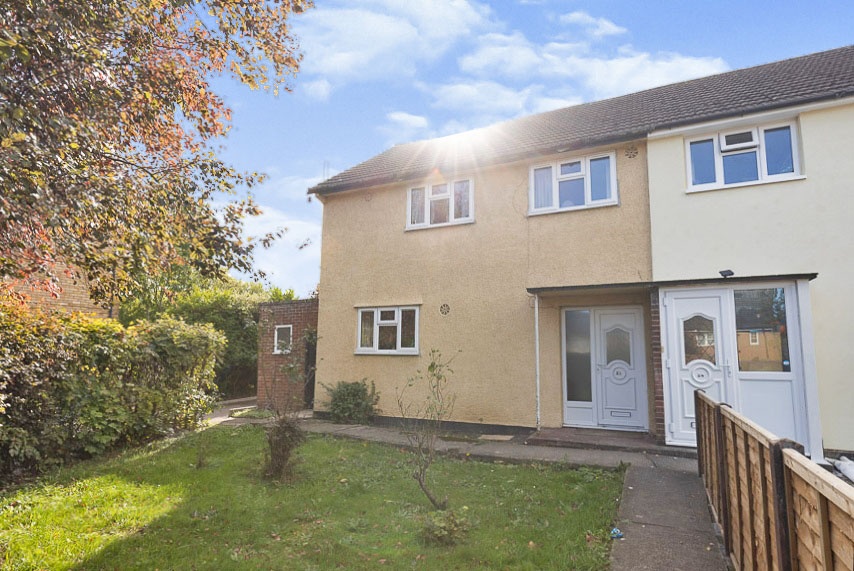 3 bedroom semidetached house for sale in Hesters Way Road, Cheltenham
