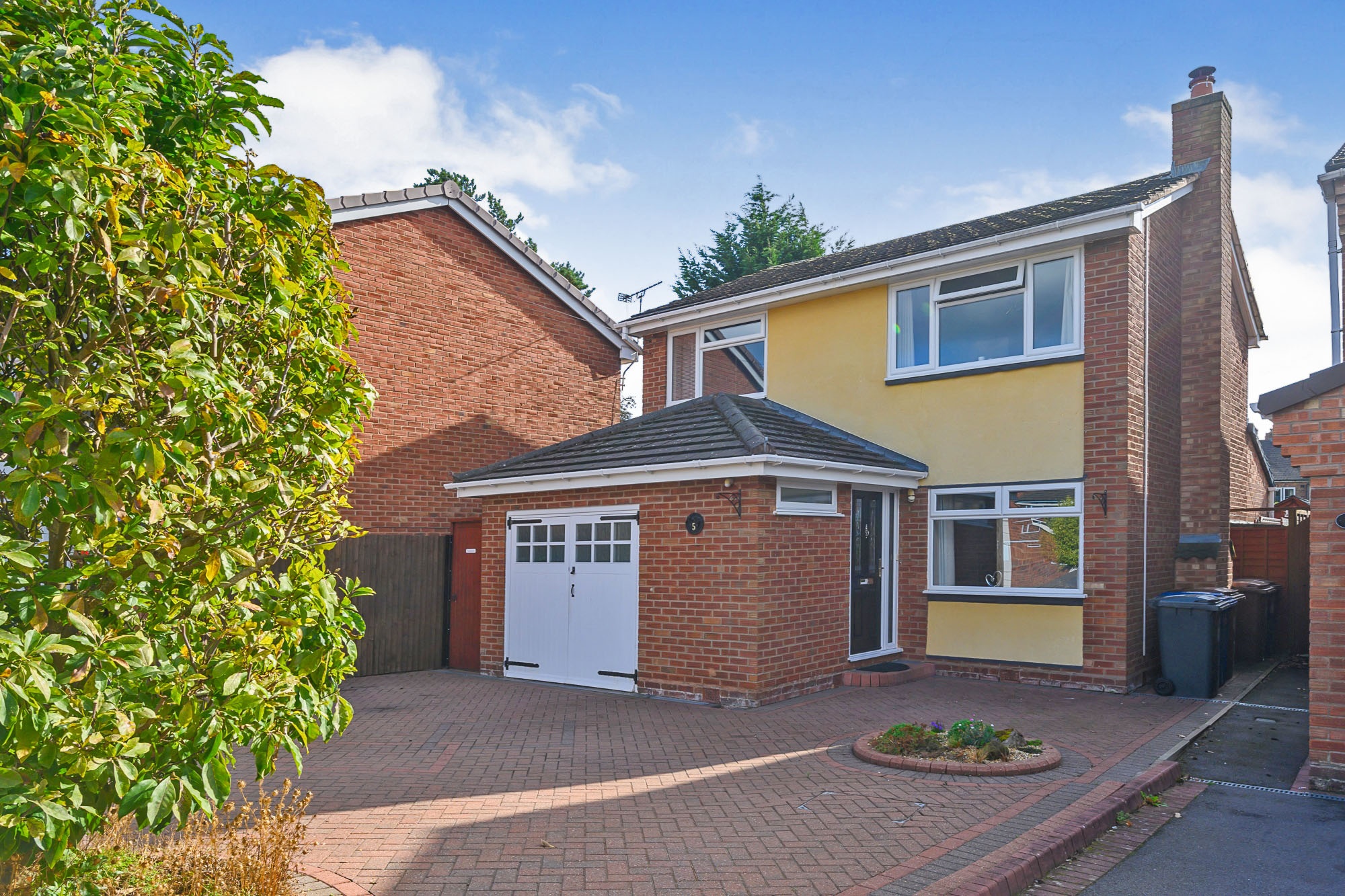 3 bedroom detached house for sale in West Drive, Bonehill, Tamworth