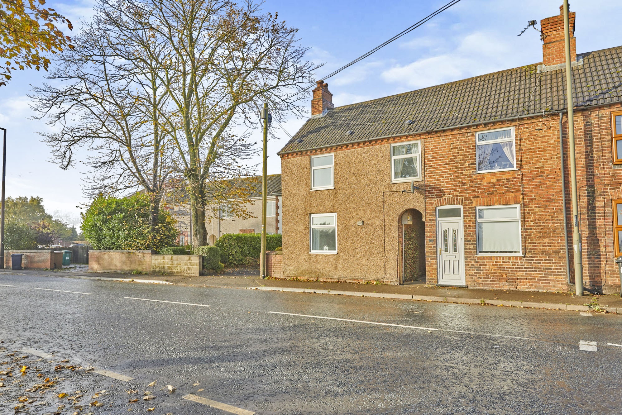 3 bedroom end of terrace house for sale in Burton Road, Swadlincote