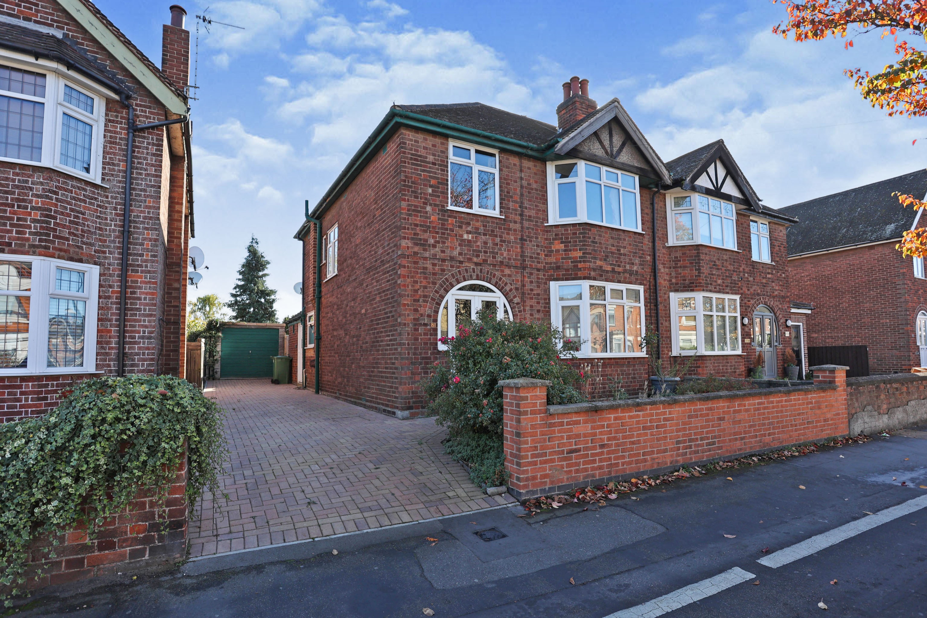 3 bedroom semidetached house for sale in Harlaxton Road, Grantham