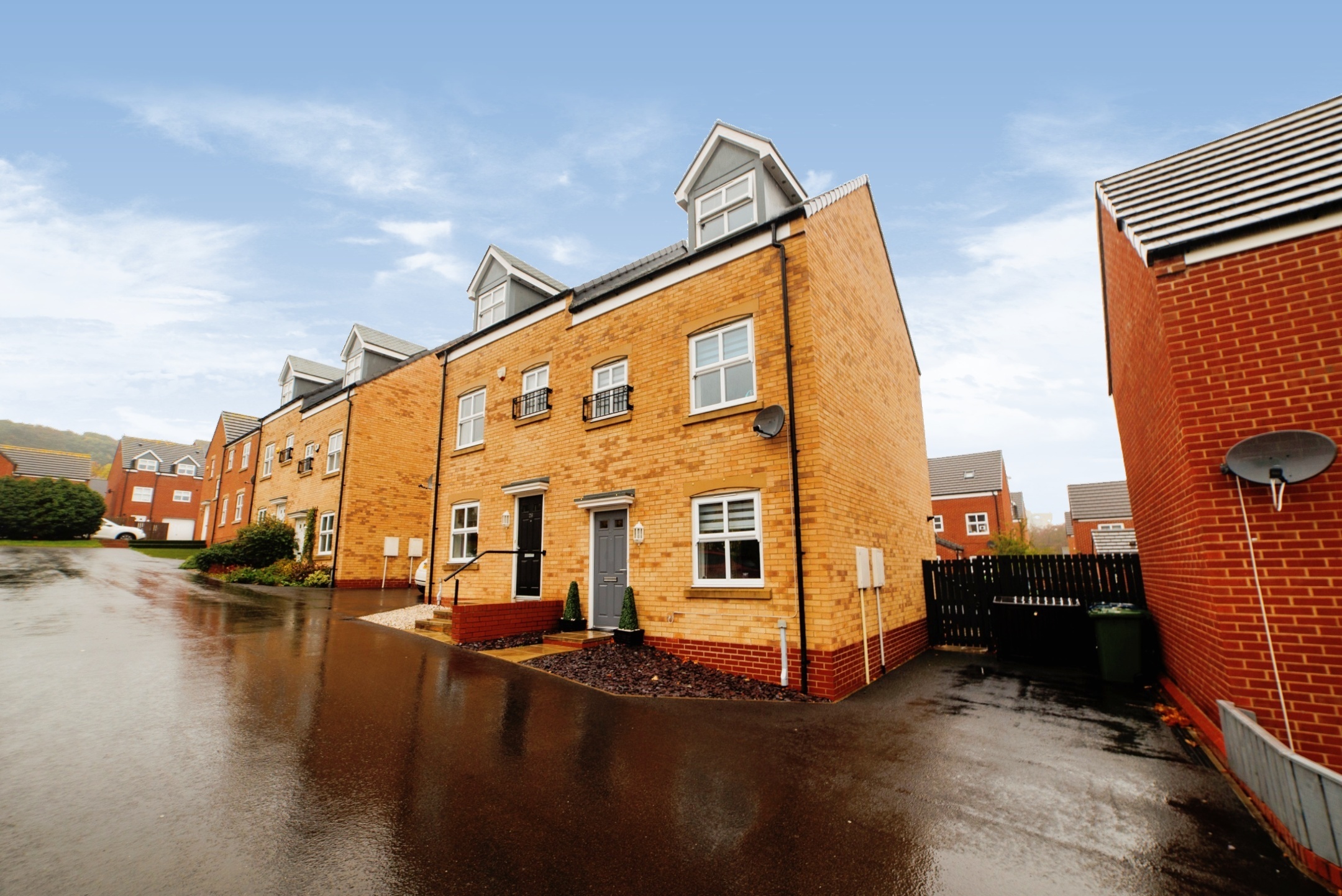 3 bedroom town house for sale in Park Road, Gateshead, NE8 3FF