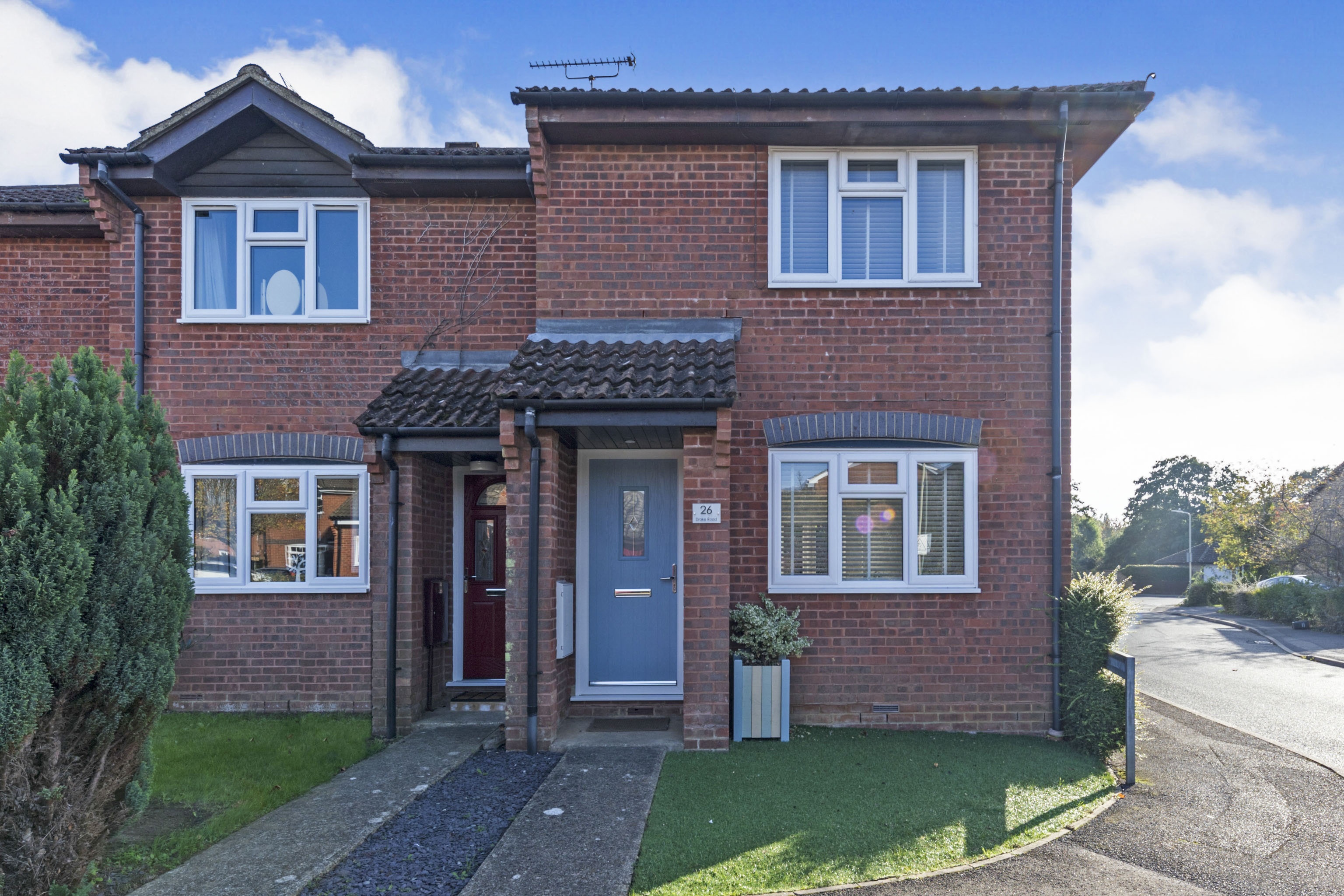 2 bedroom end of terrace house for sale in Drake Road, Ashford, TN24 0UP