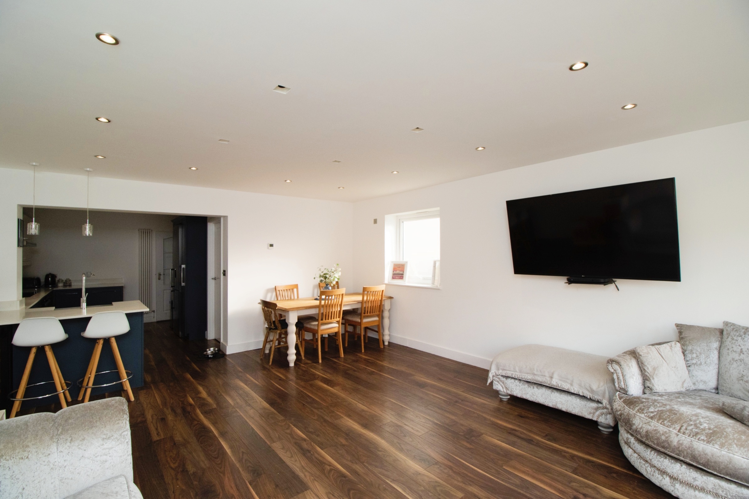 3 bedroom semidetached house for sale in Grove Road, Rayleigh, SS6 8PX