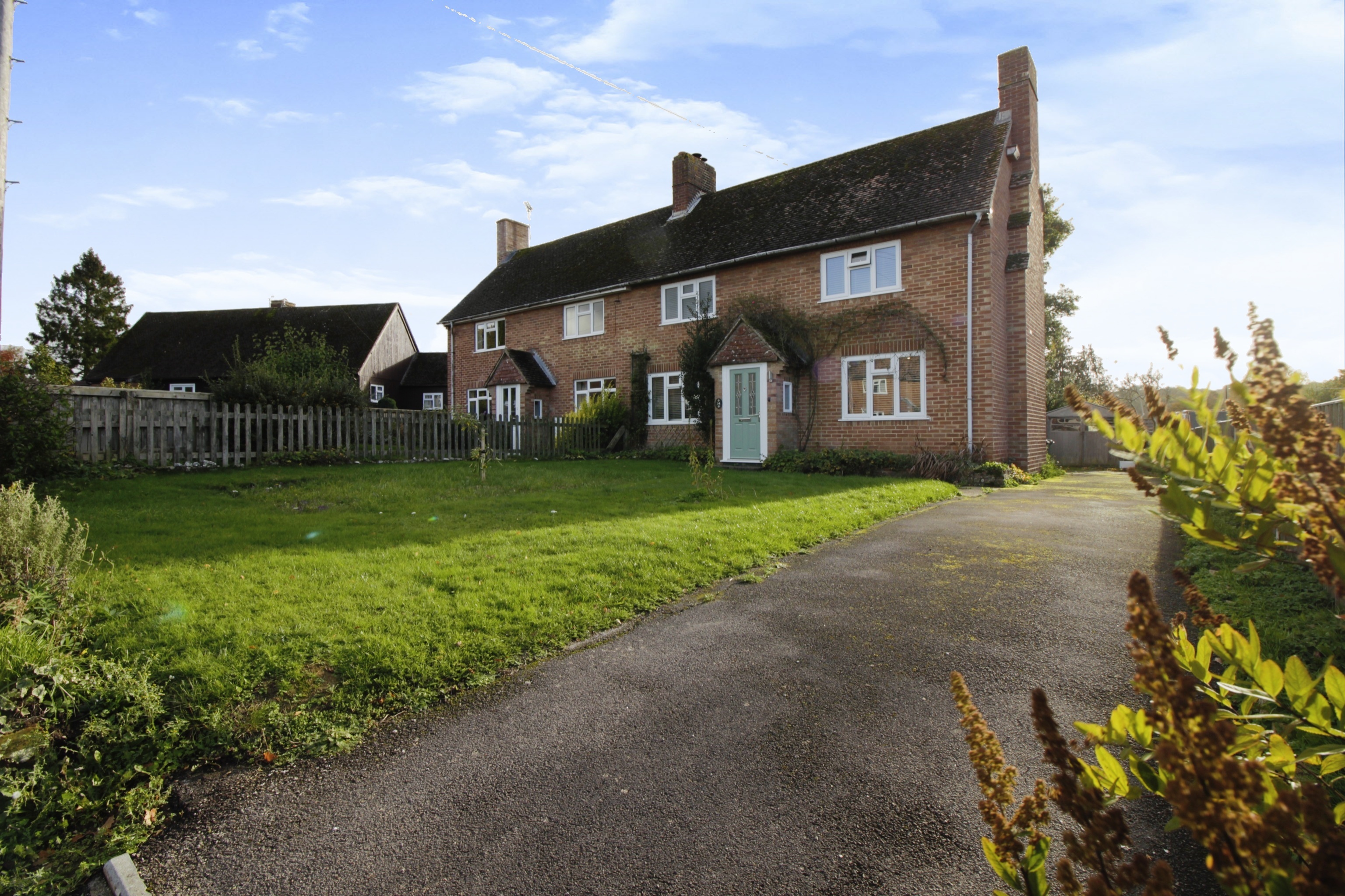 3 bedroom semidetached house for sale in Woodlane Close, Alresford