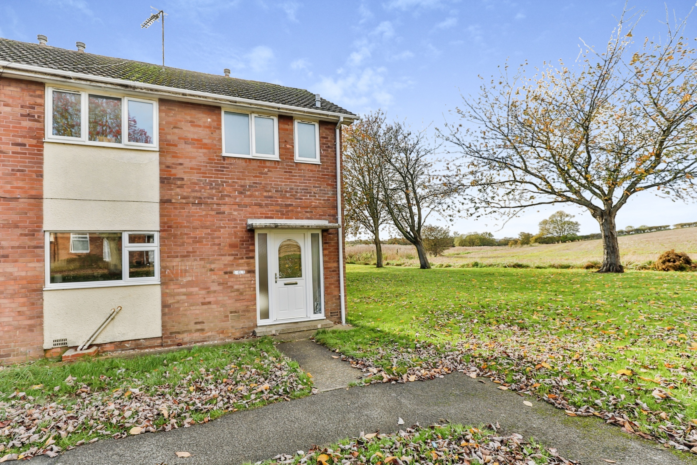 3 bedroom end of terrace house for sale in Burstall Hill, Bridlington
