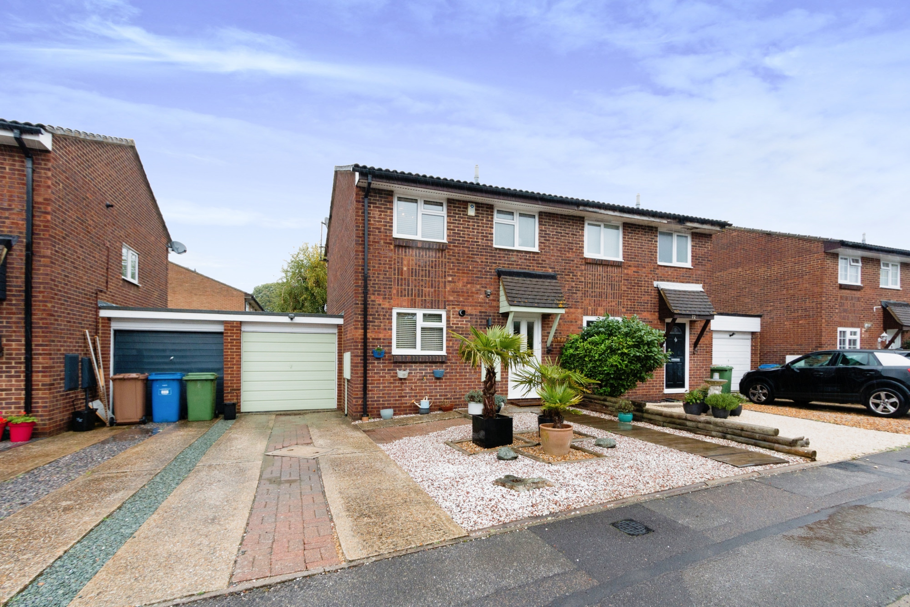 3 bedroom semidetached house for sale in Avocet Crescent, Sandhurst